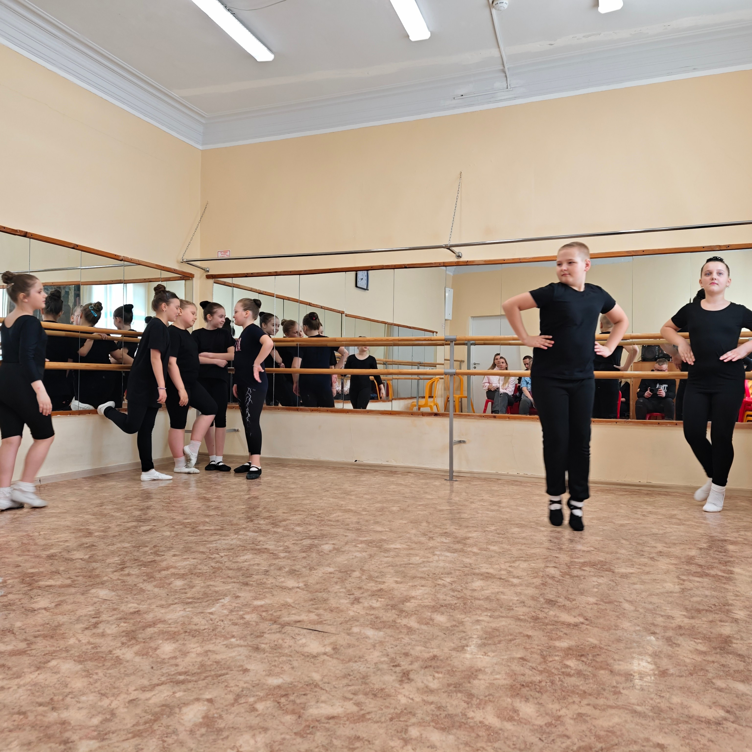 Открытый урок в танцевальной студии. Студия Джобса