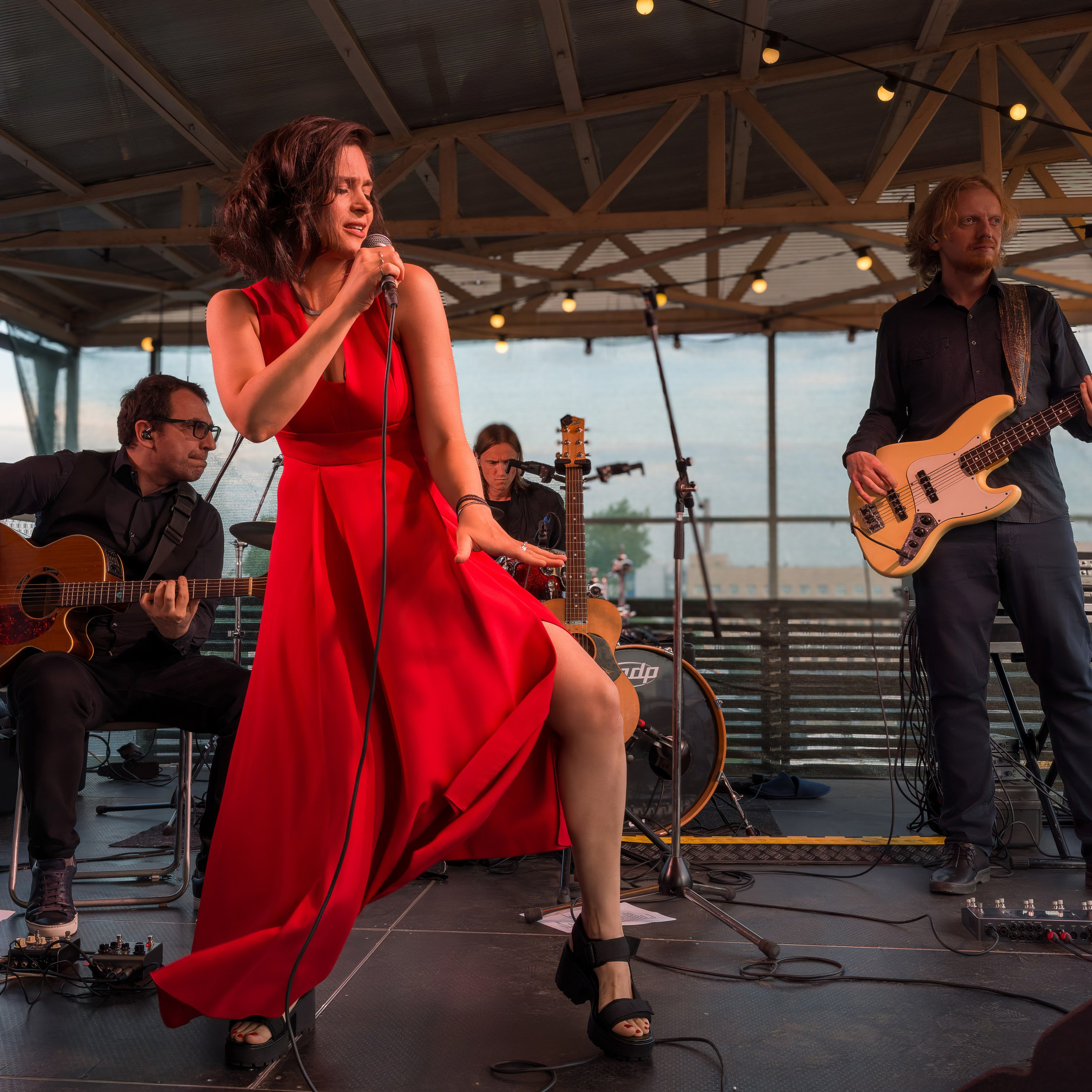 Женя Любич — летний концерт в Москве на крыше 6 июня 2024 года