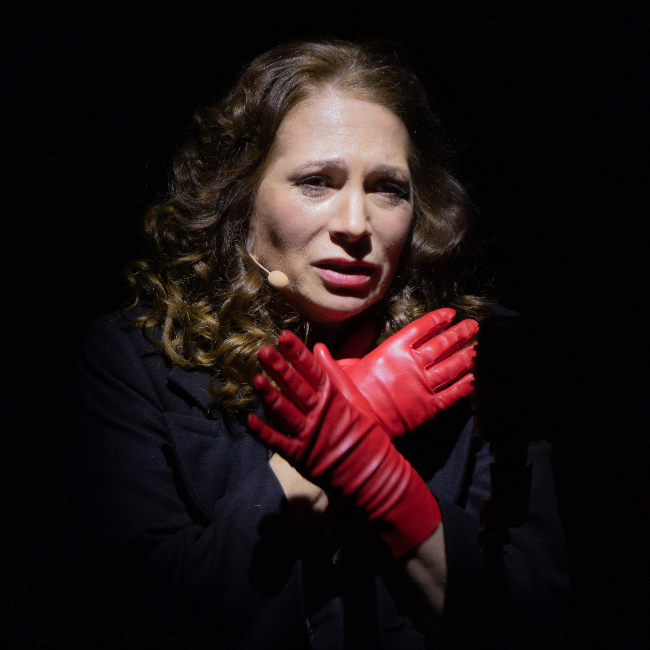 Театр Камбуровой: 24 часа из жизни женщины