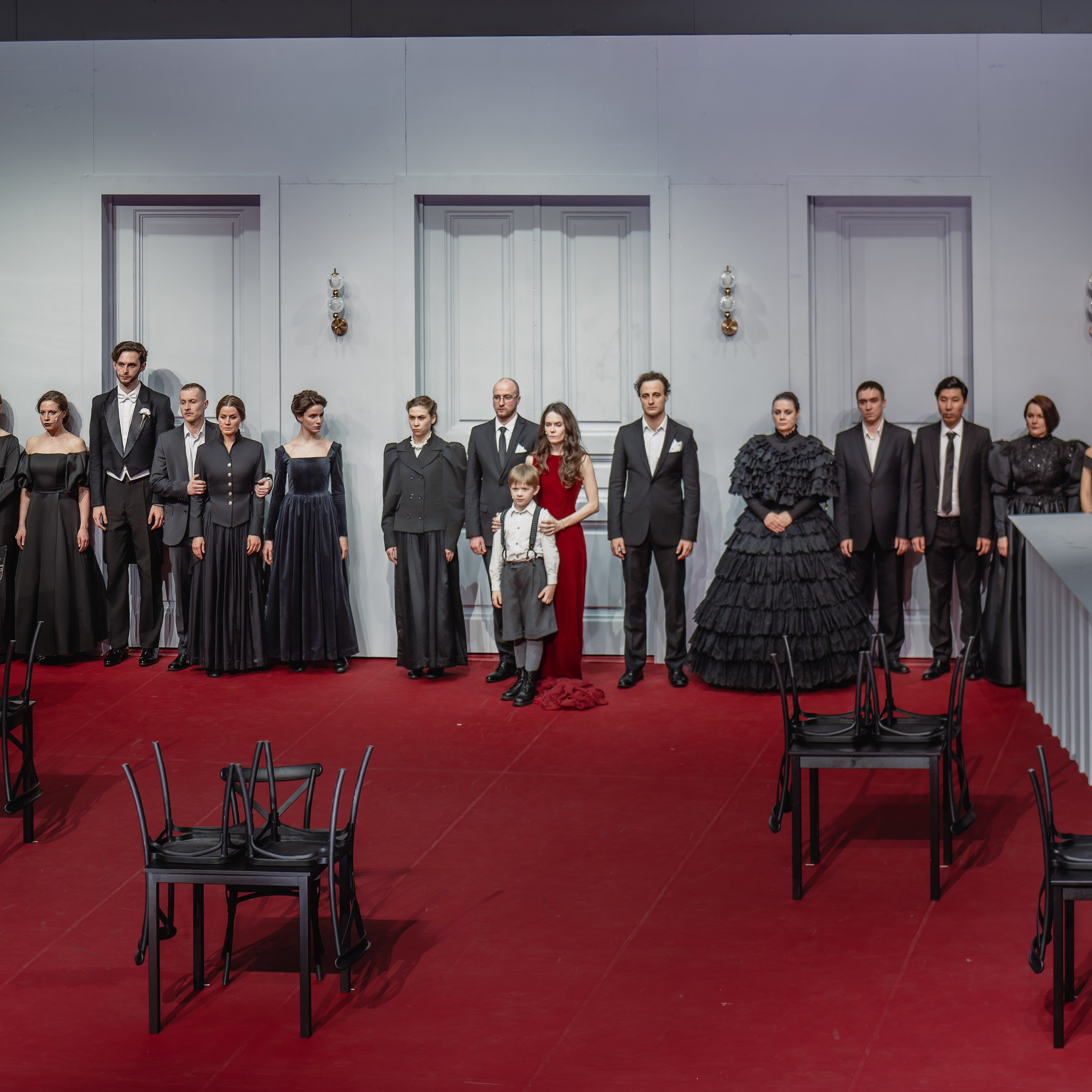 театр на Таганке: Каренина