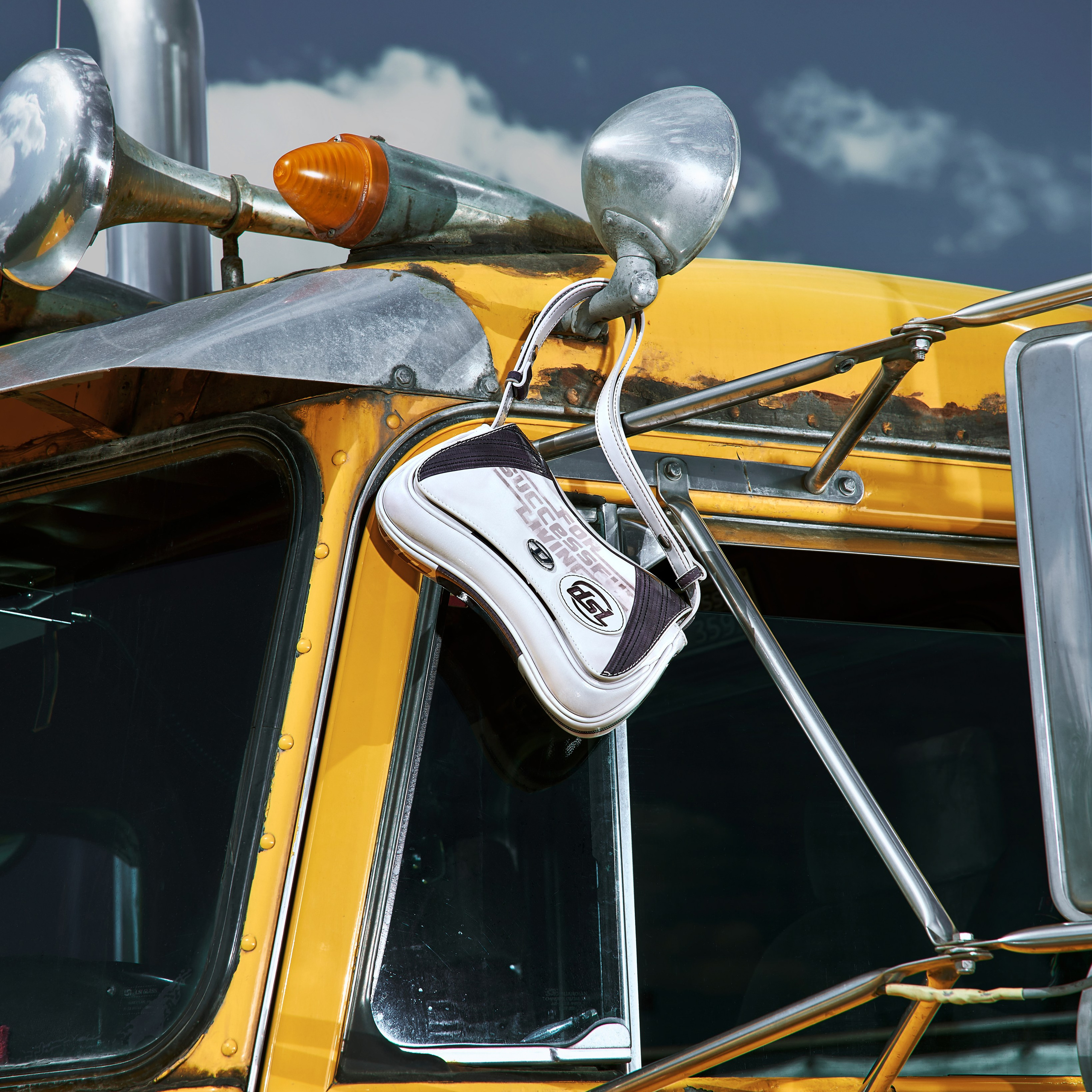 No One Truck. Professional retoucher