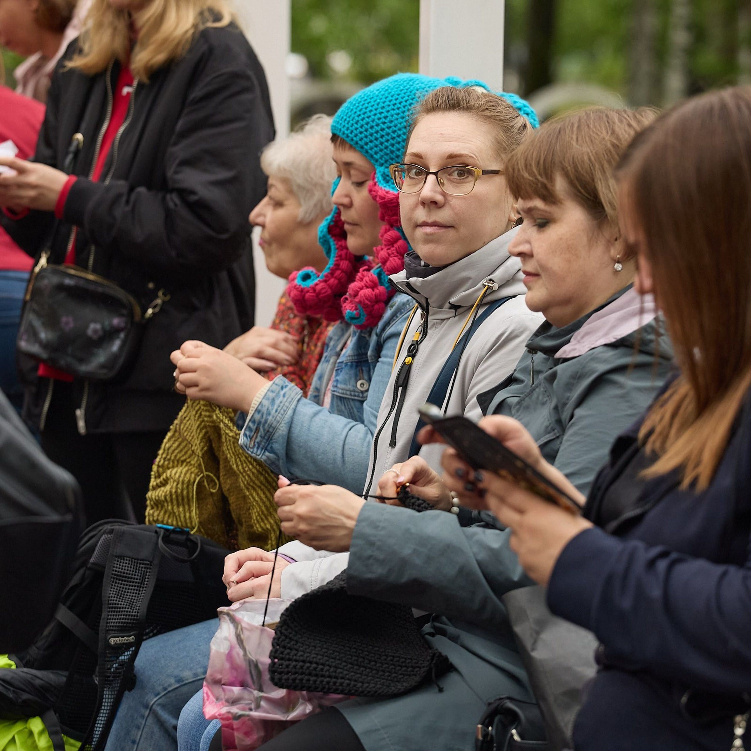 «День вязания на публике 2024» фотосъёмка мероприятия в Городском саду, полная версия. Коммерческий фотограф для бизнеса в Томске Дмитрий Ельчанинов