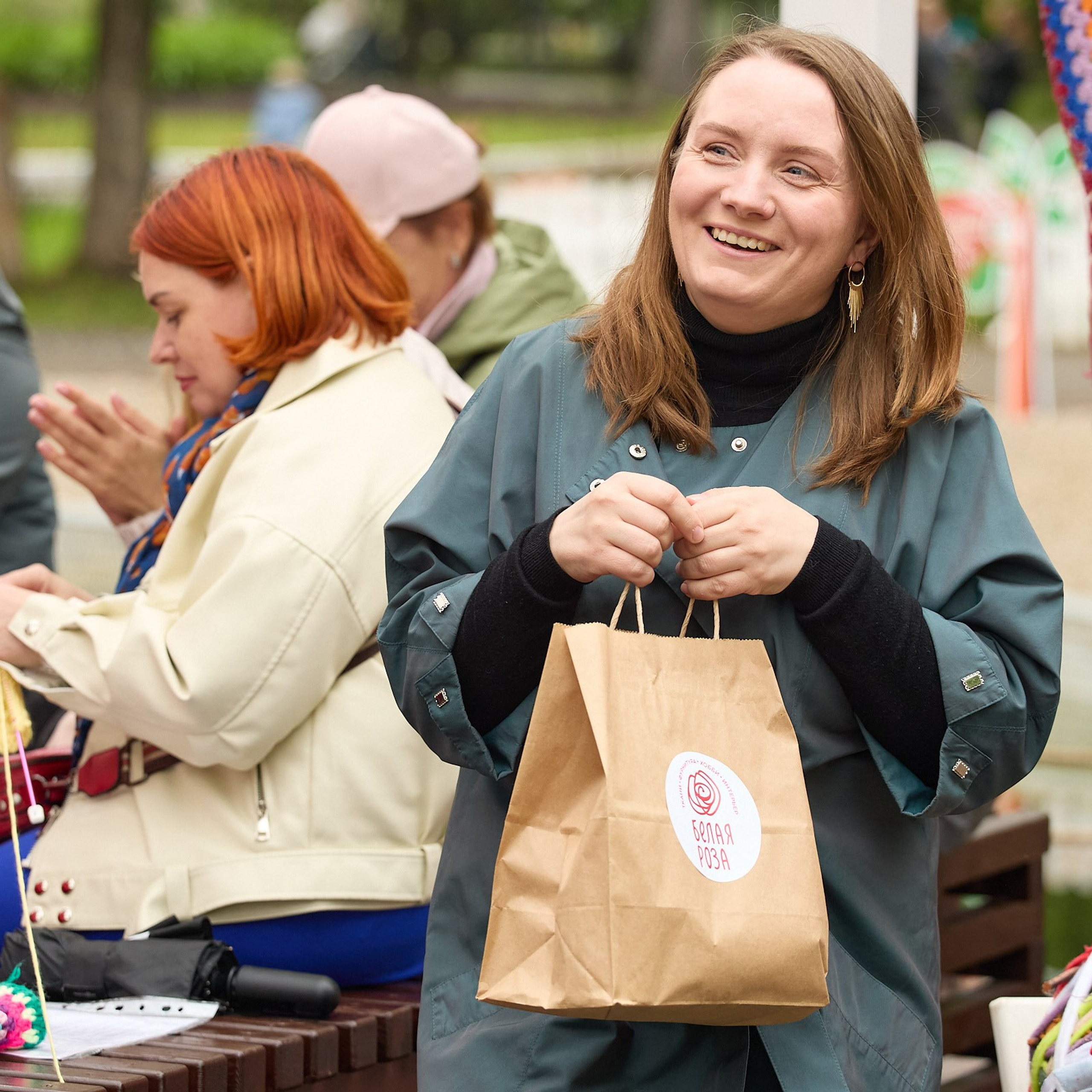 «День вязания на публике 2024» фотосъёмка мероприятия в Городском саду, полная версия. Коммерческий фотограф для бизнеса в Томске Дмитрий Ельчанинов