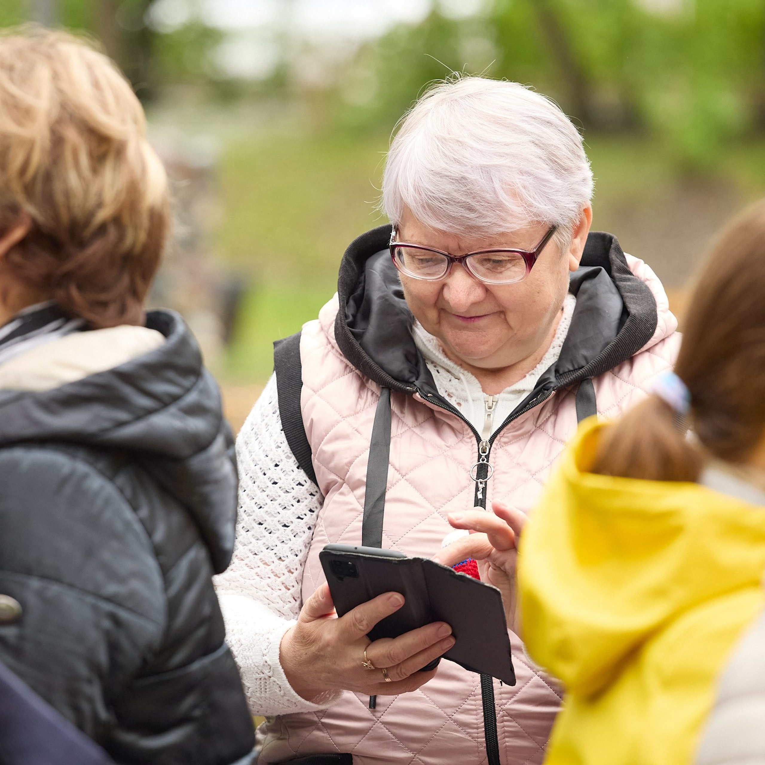 «День вязания на публике 2024» фотосъёмка мероприятия в Городском саду, полная версия. Коммерческий фотограф для бизнеса в Томске Дмитрий Ельчанинов