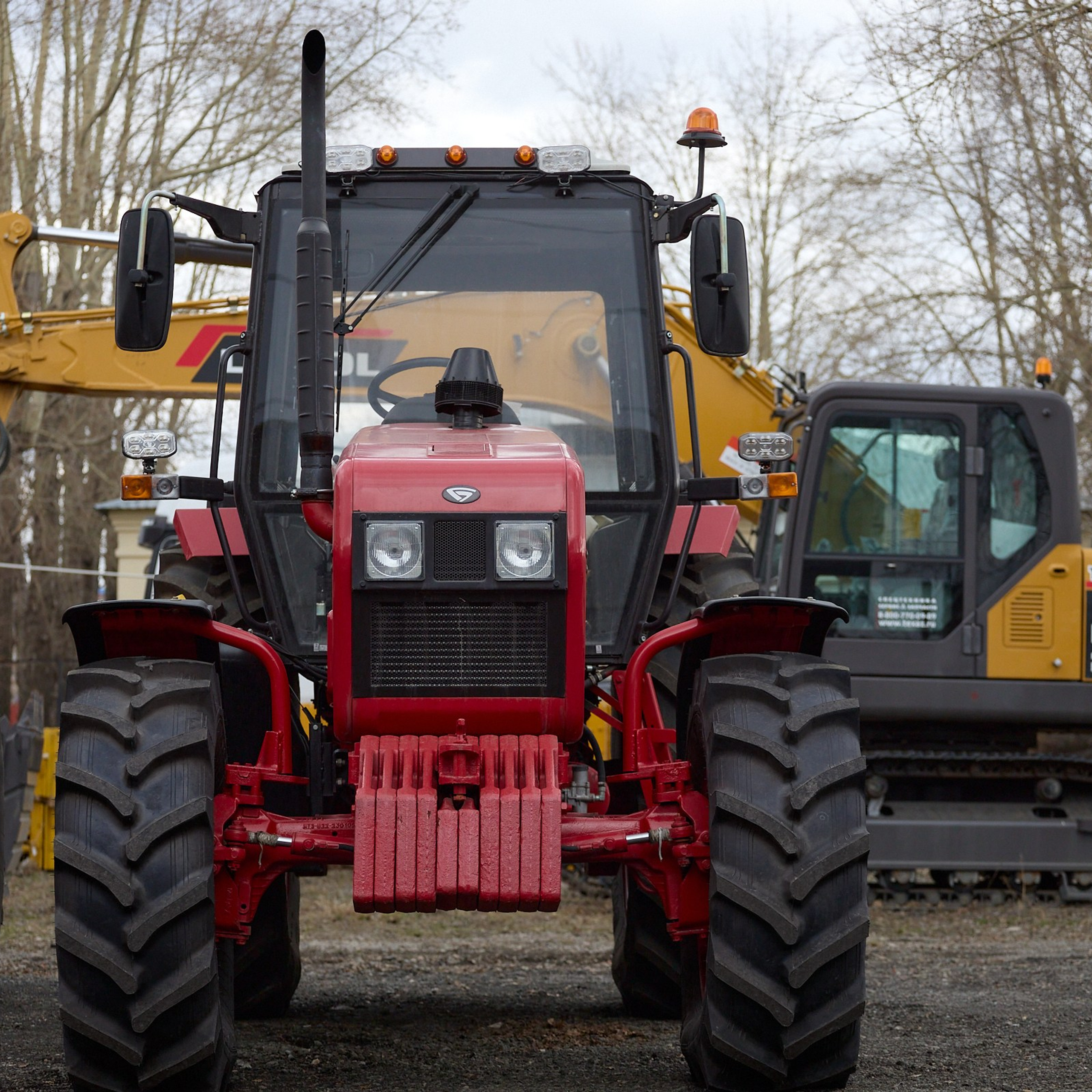 Фотосессия выставки и продажи сельхозтехники. Коммерческий фотограф для бизнеса в Томске Дмитрий Ельчанинов