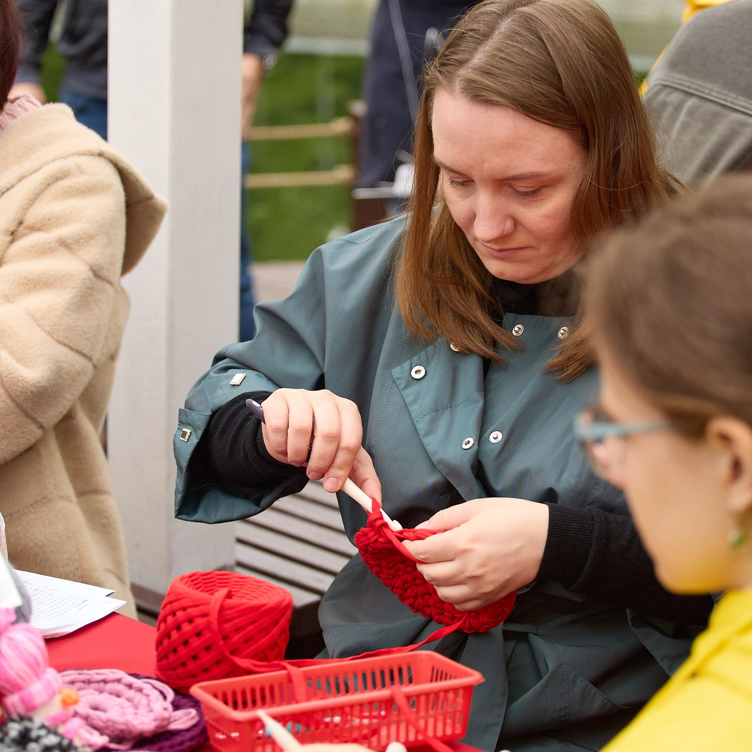 «День вязания на публике 2024» фотосъёмка мероприятия в Городском саду, полная версия. Коммерческий фотограф для бизнеса в Томске Дмитрий Ельчанинов