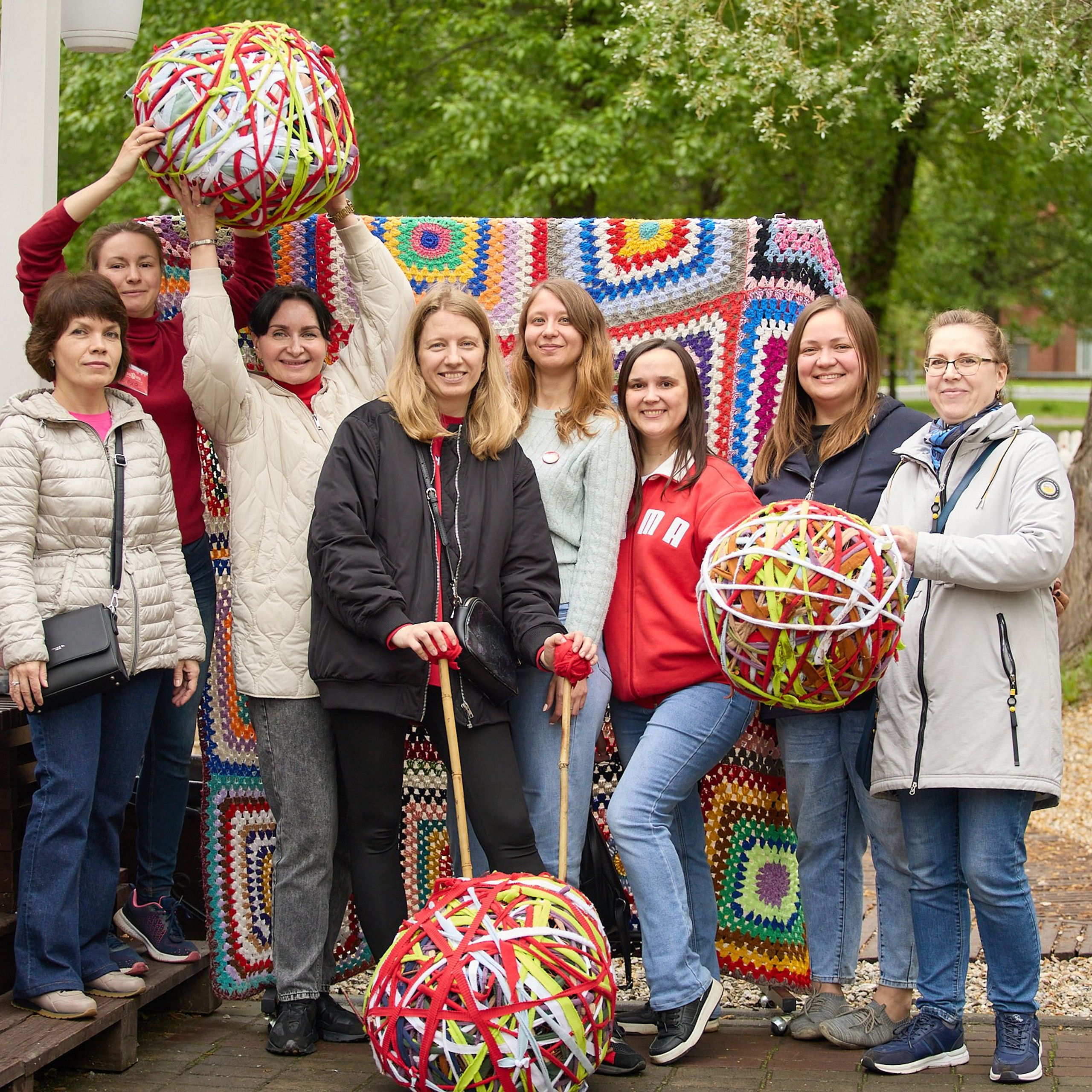 «День вязания на публике 2024» фотосъёмка мероприятия в Городском саду, полная версия. Коммерческий фотограф для бизнеса в Томске Дмитрий Ельчанинов