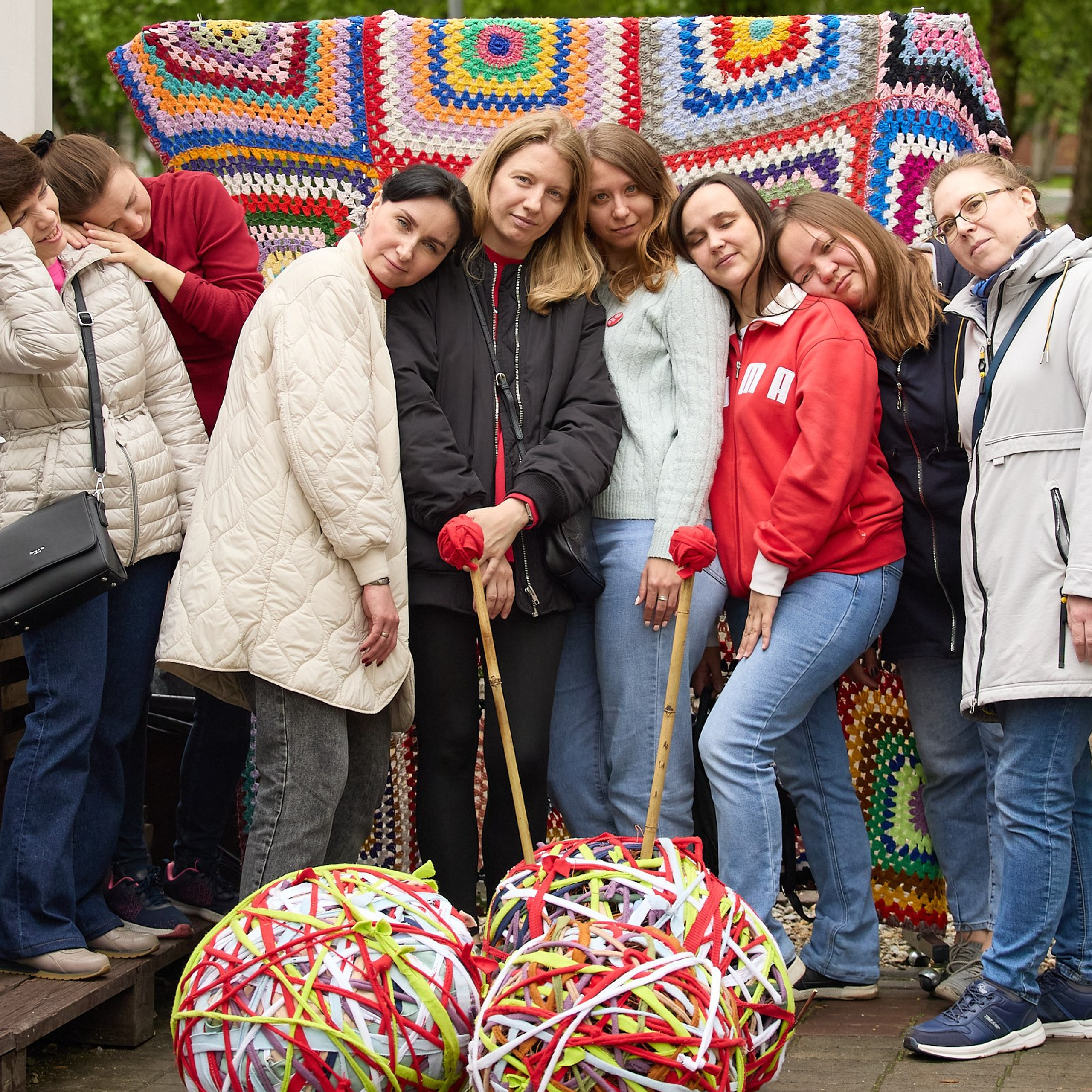 «День вязания на публике 2024» фотосъёмка мероприятия в Городском саду, полная версия. Коммерческий фотограф для бизнеса в Томске Дмитрий Ельчанинов