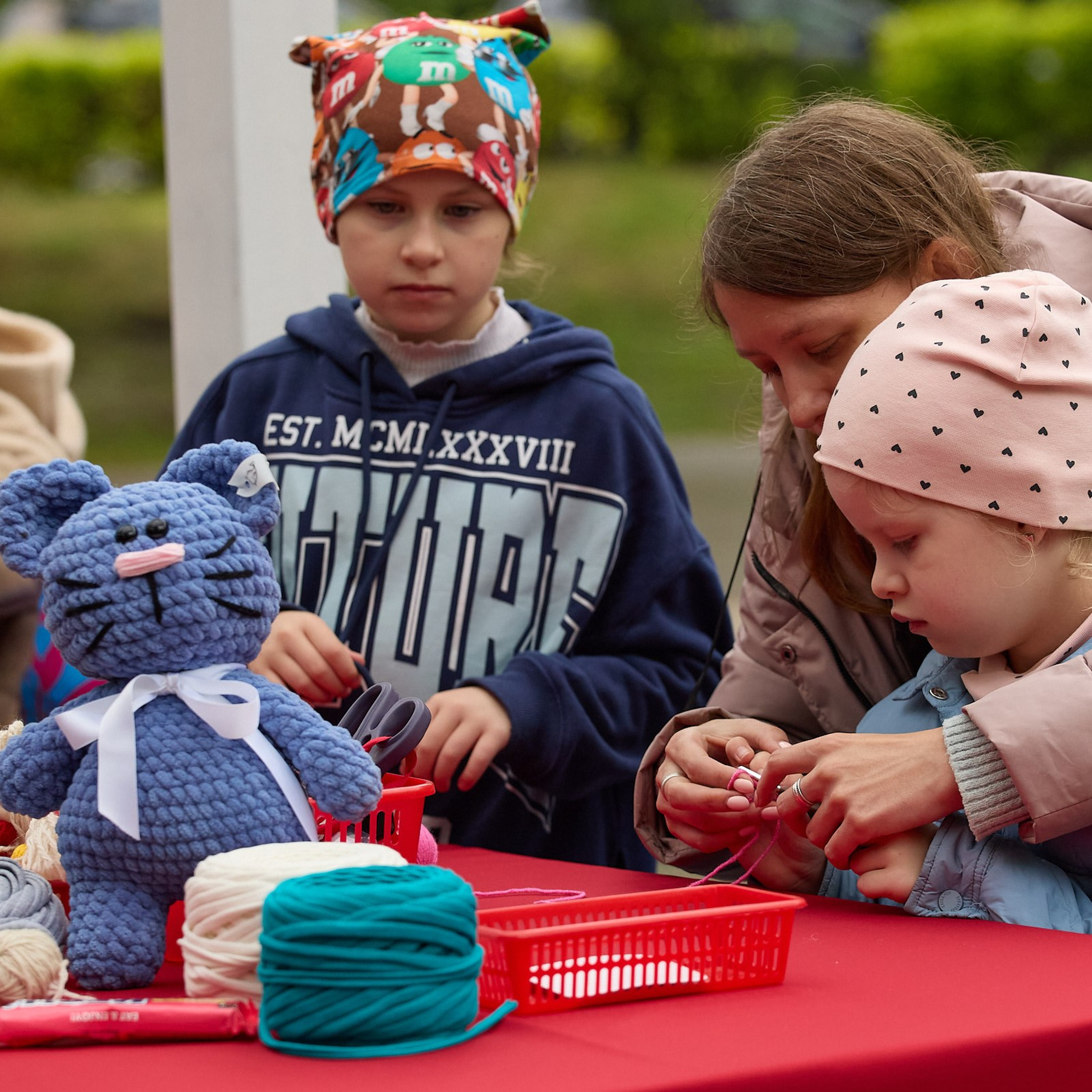 «День вязания на публике 2024» фотосъёмка мероприятия в Городском саду, полная версия. Коммерческий фотограф для бизнеса в Томске Дмитрий Ельчанинов
