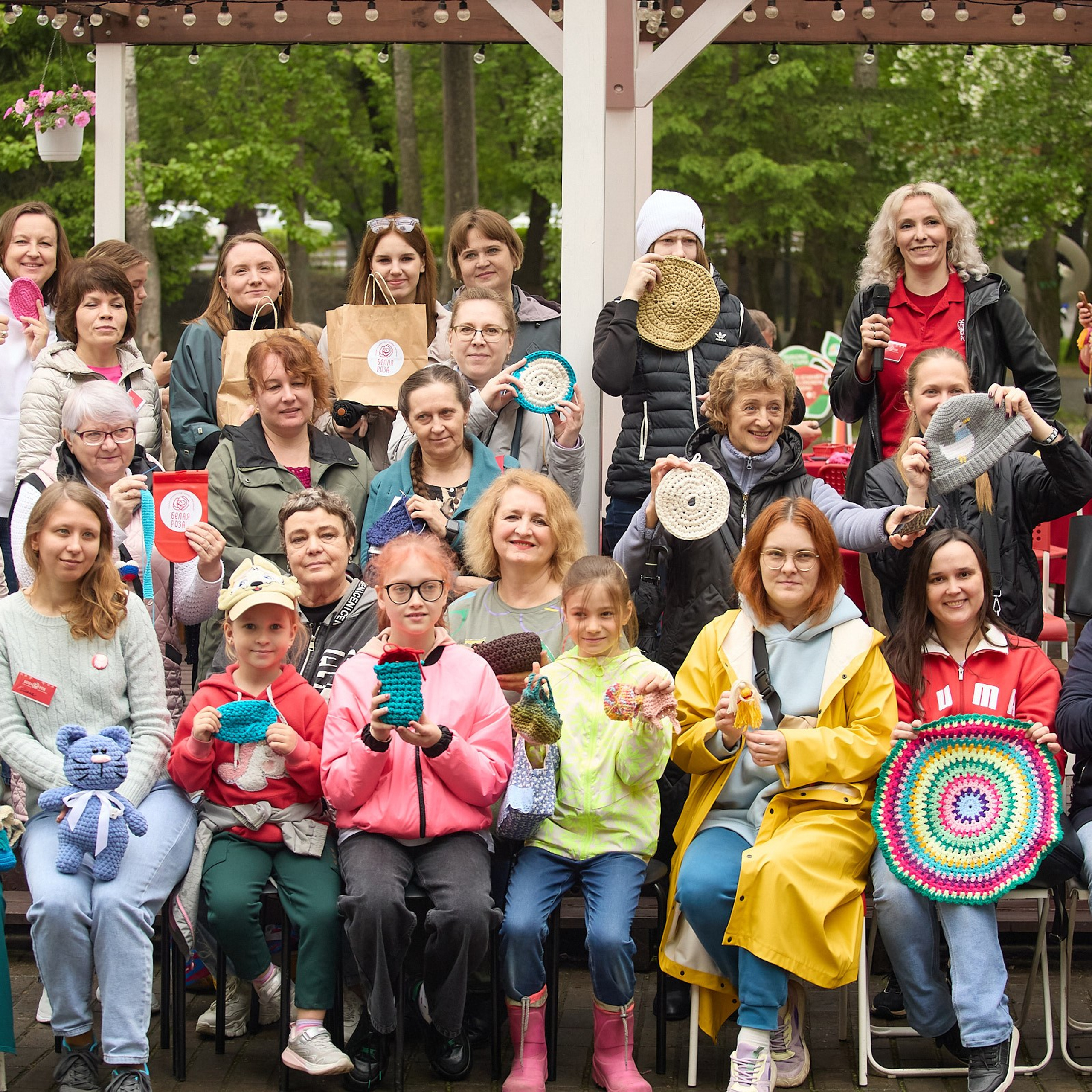 «День вязания на публике 2024» фотосъёмка мероприятия в Городском саду, полная версия. Коммерческий фотограф для бизнеса в Томске Дмитрий Ельчанинов