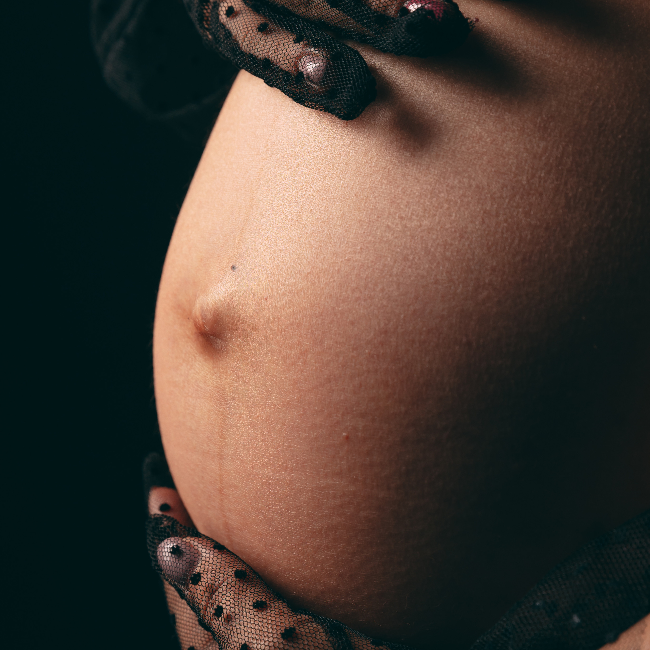 Ира, съёмка беременности в низком ключе