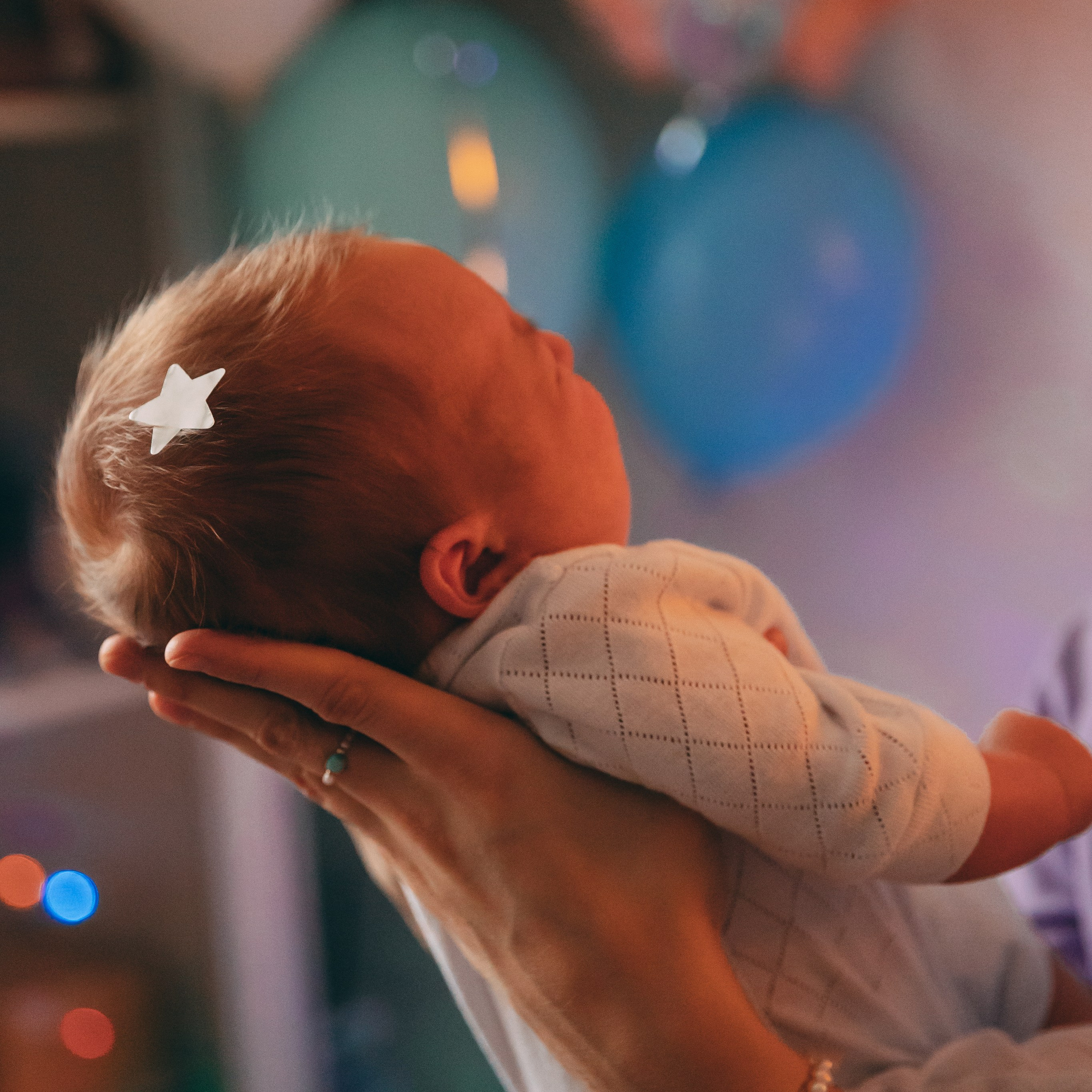 Дома у Карины