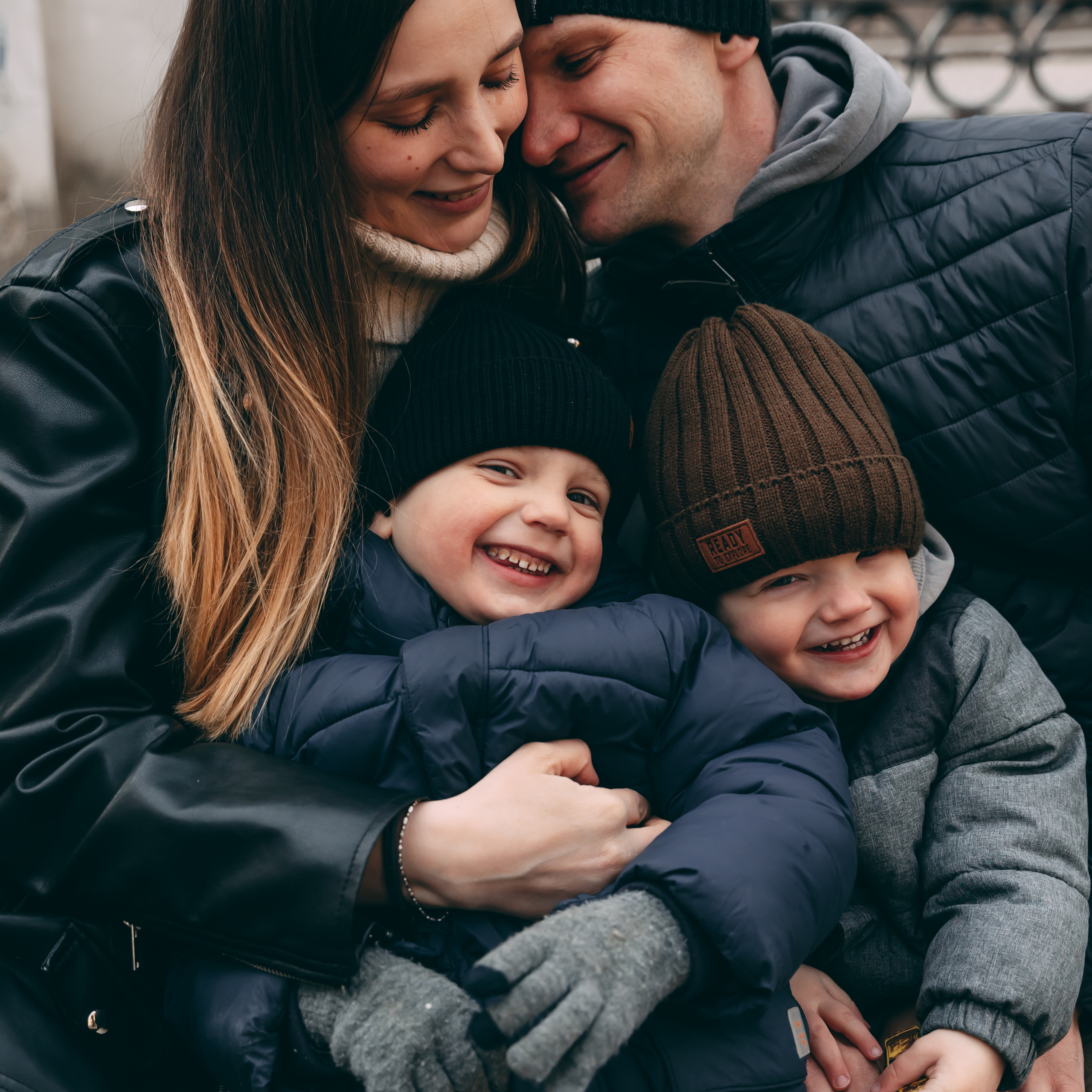 Катя и мальчики, Грифоны