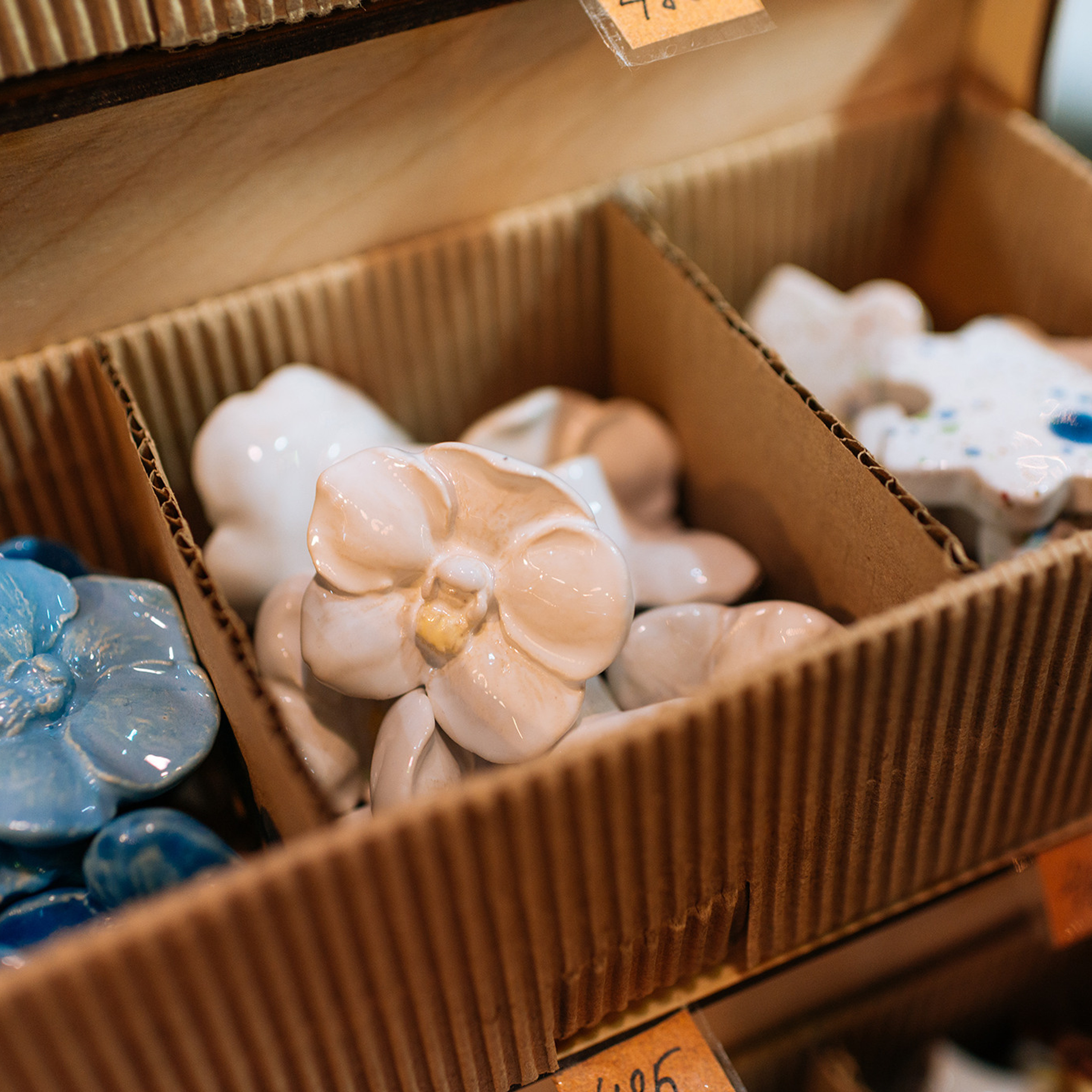 R&K. Керамические мебельные ручки