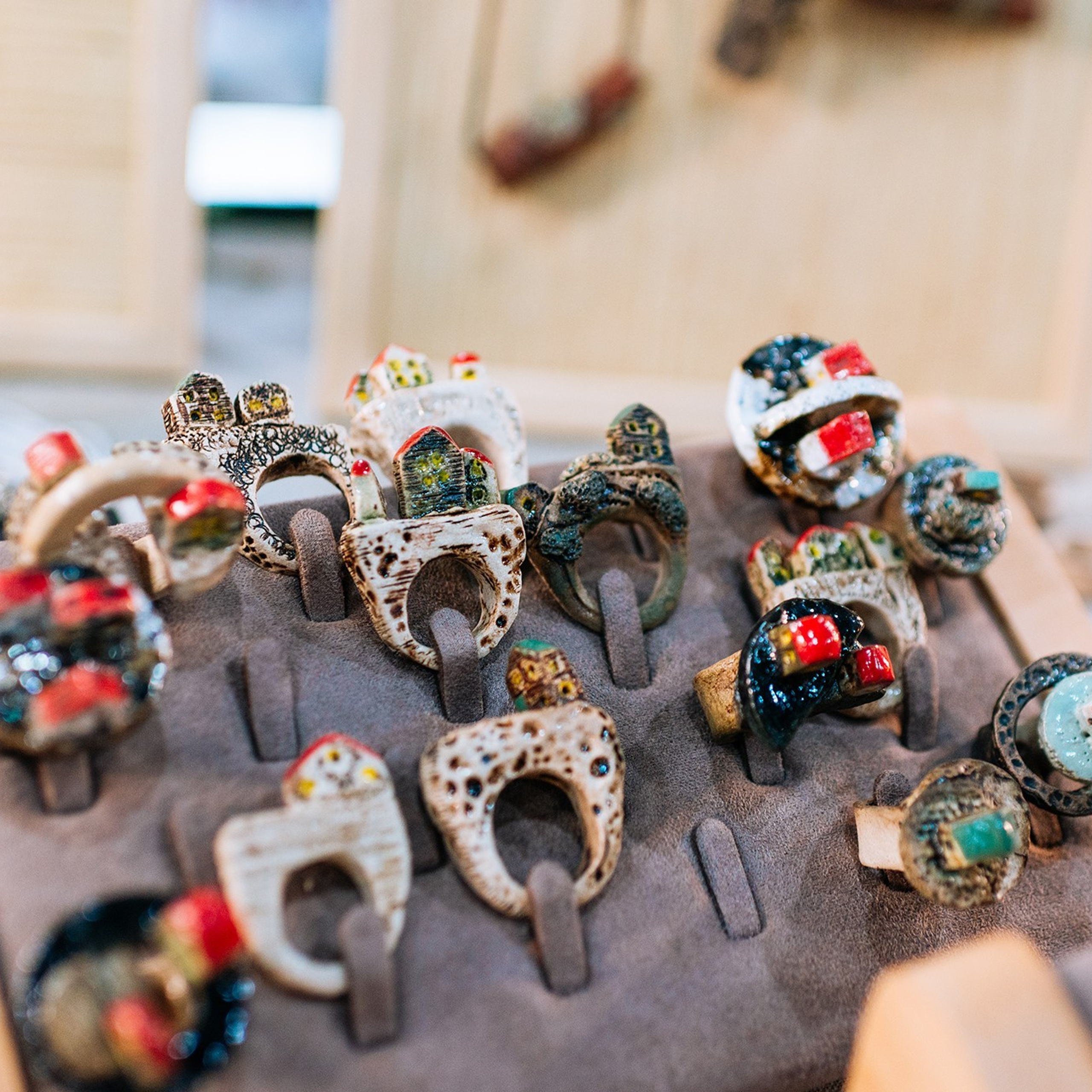 Груша керамика. Украшения