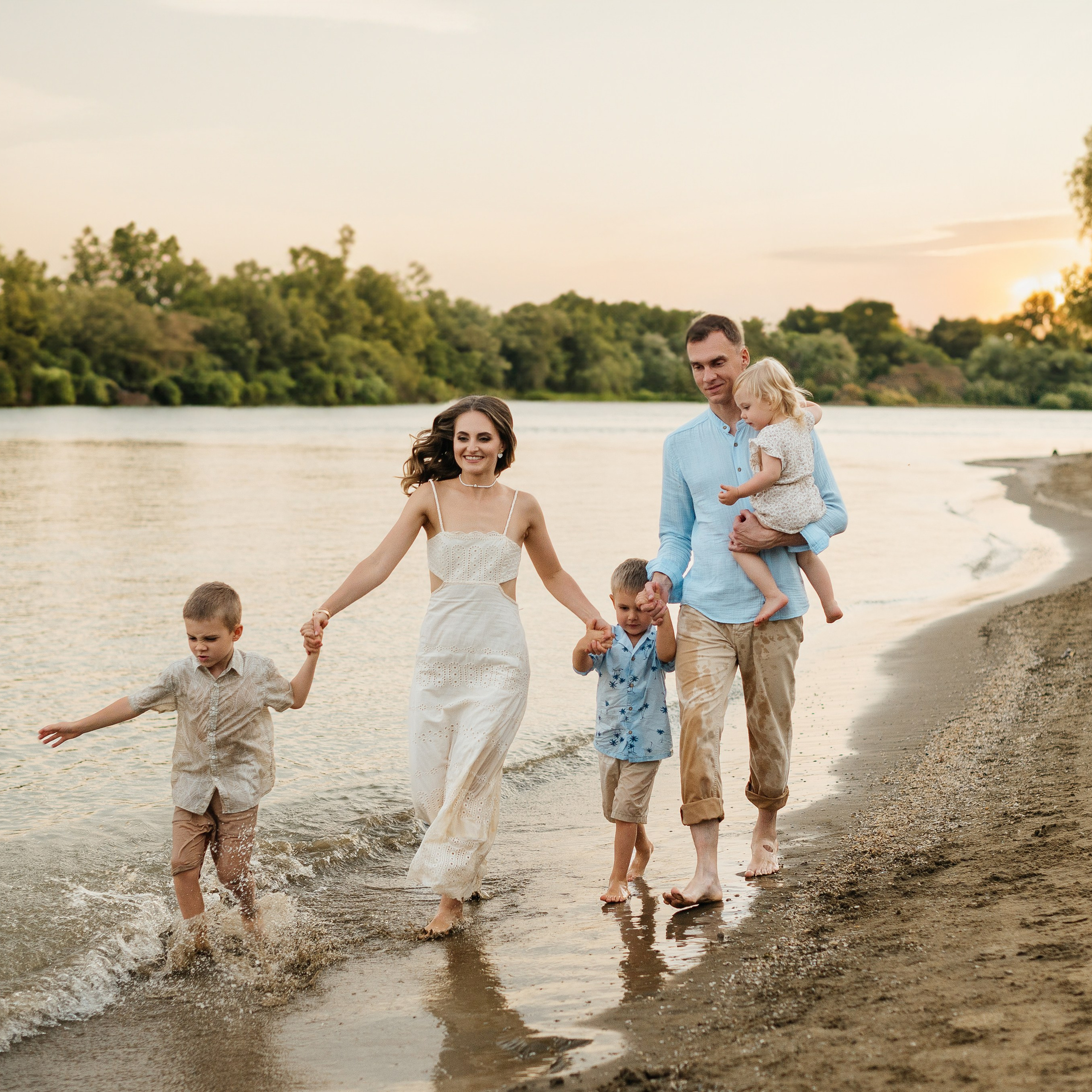 Семейная фотосессия у озера