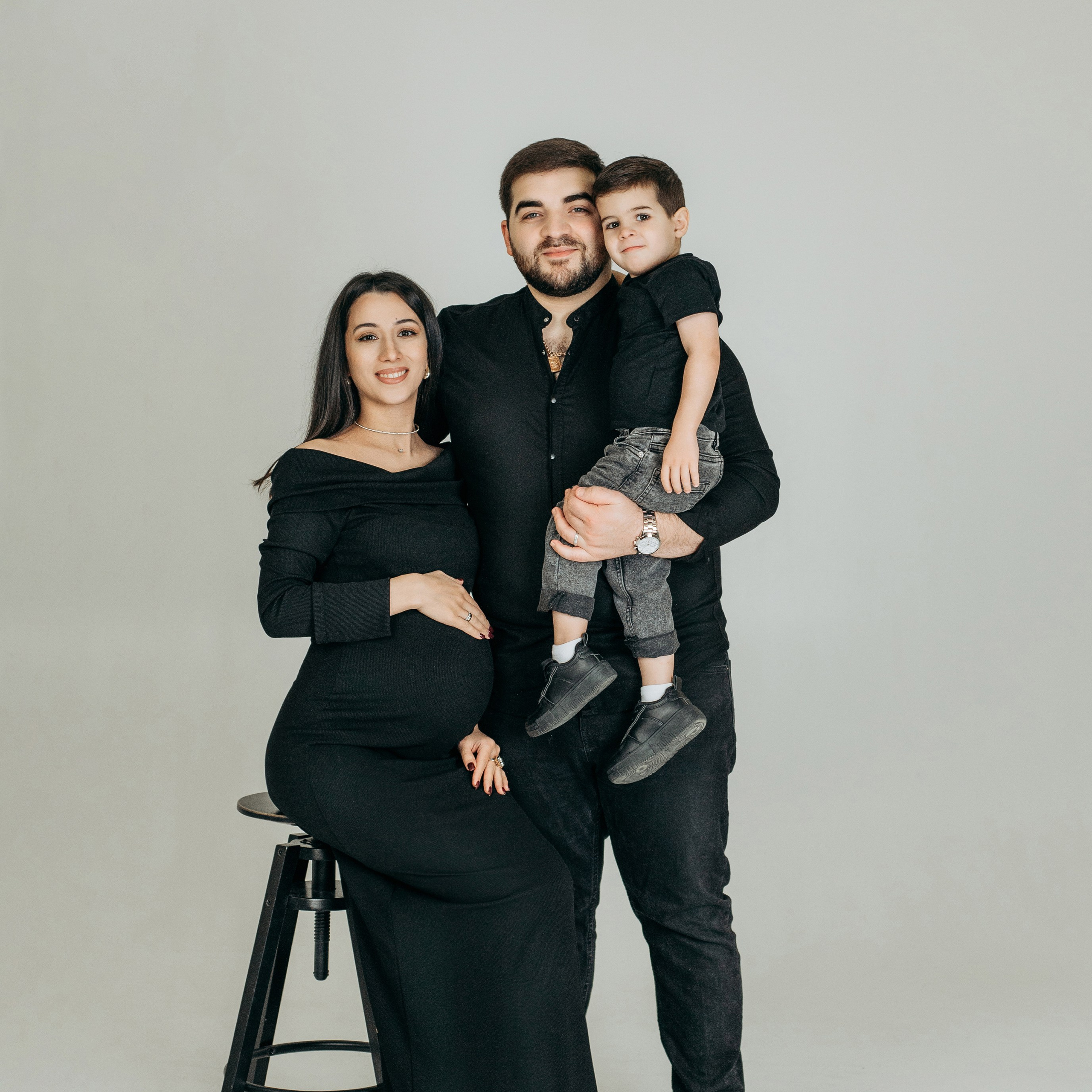 Семейная фотосессия на циклораме