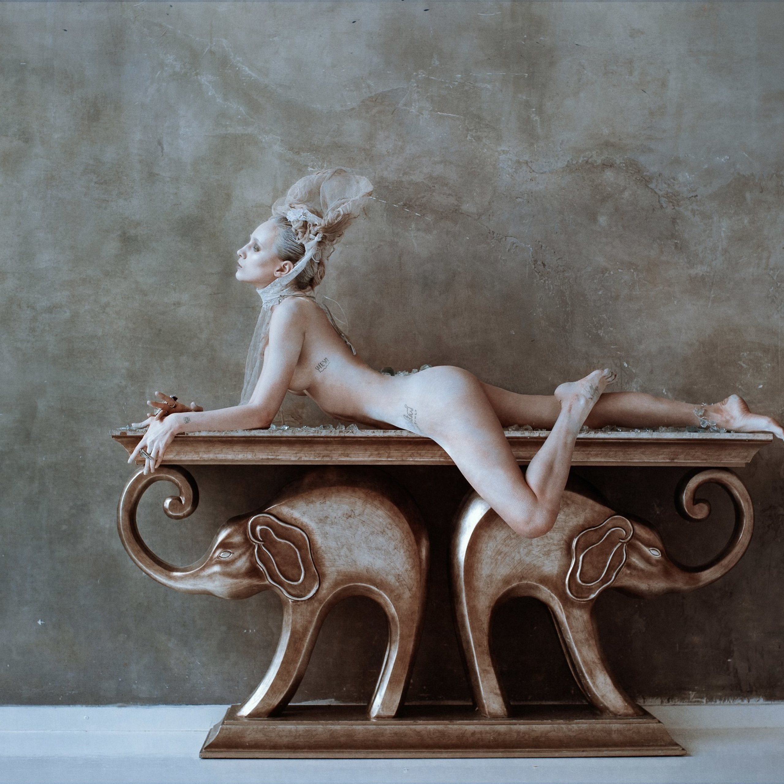 - снимаю на условиях TFP, провожу регулярные арт-ню воркшопы в СПБ  и. Фотограф Облако Александра