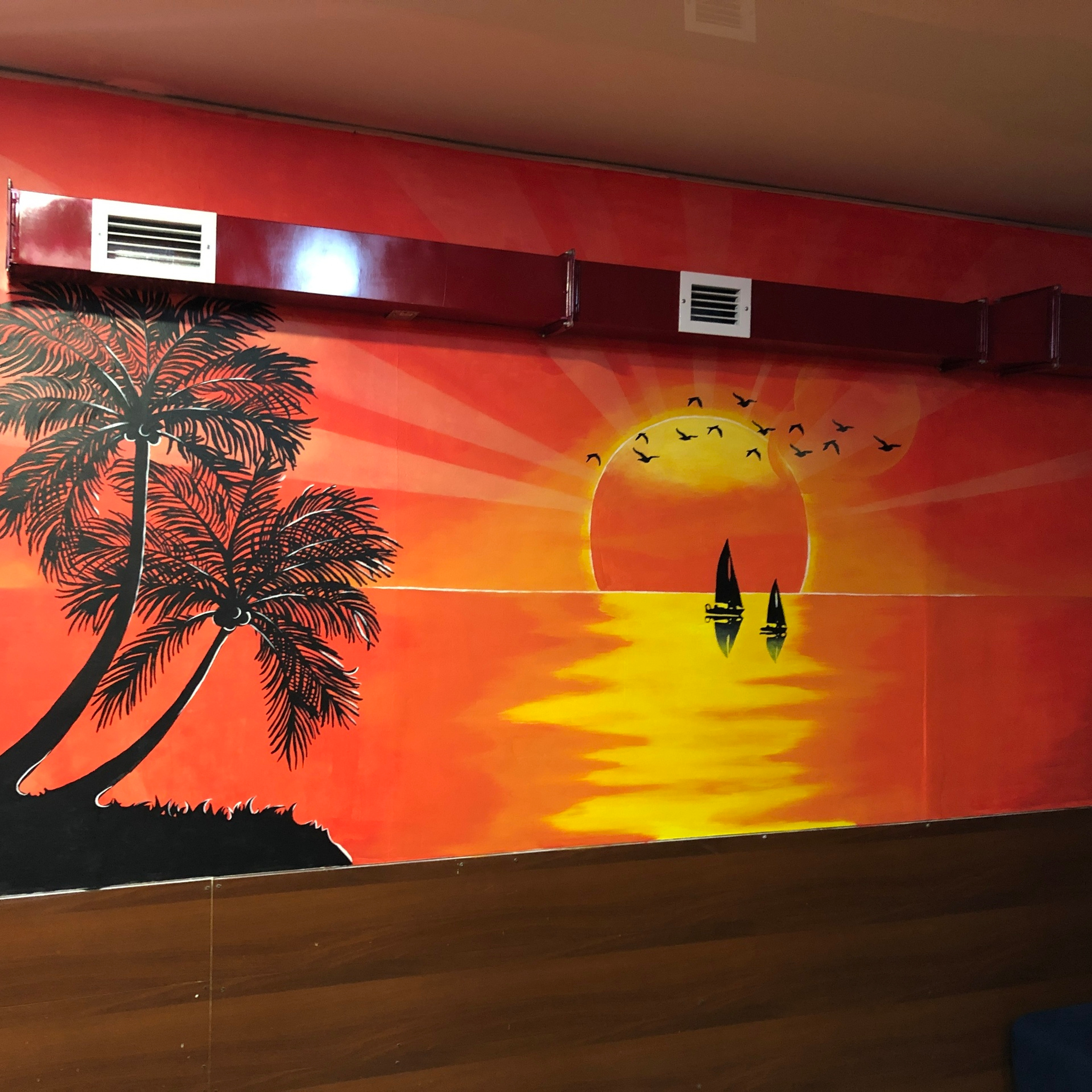 Рисунок заката, роспись стены в баре. Усть-Каменогорск