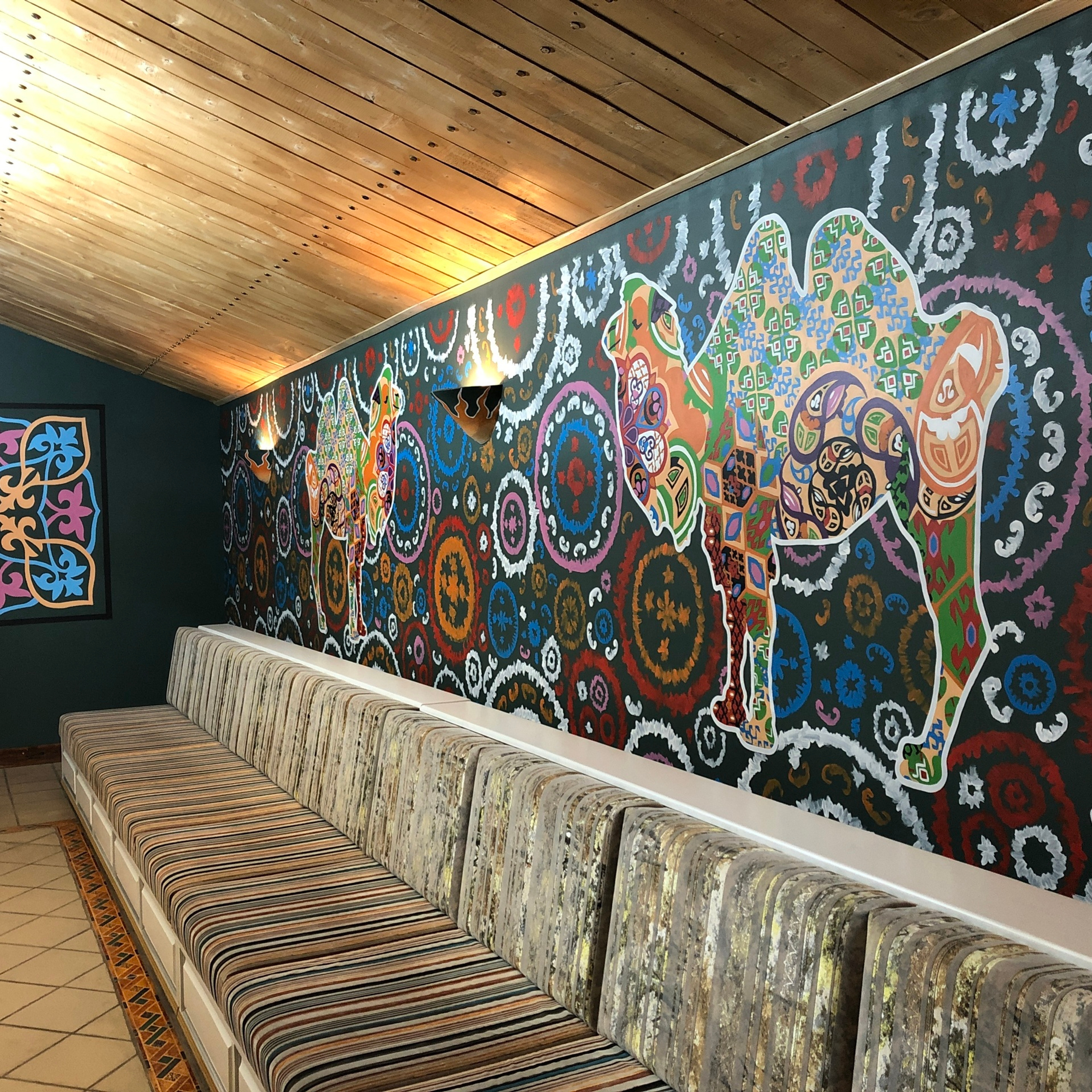 Роспись стен ресторана в этническом стиле. Усть-Каменогорск