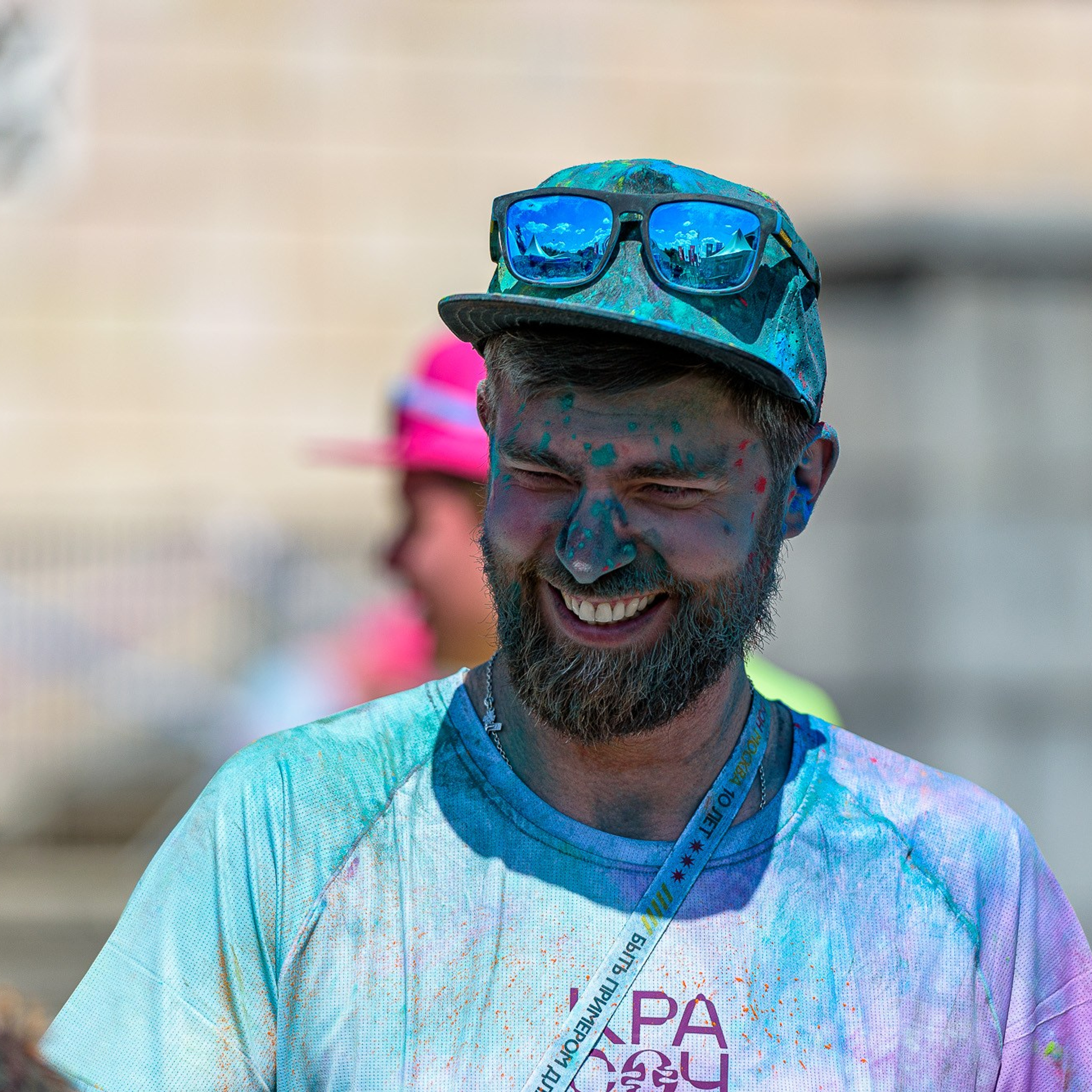 Красочные волонтеры!