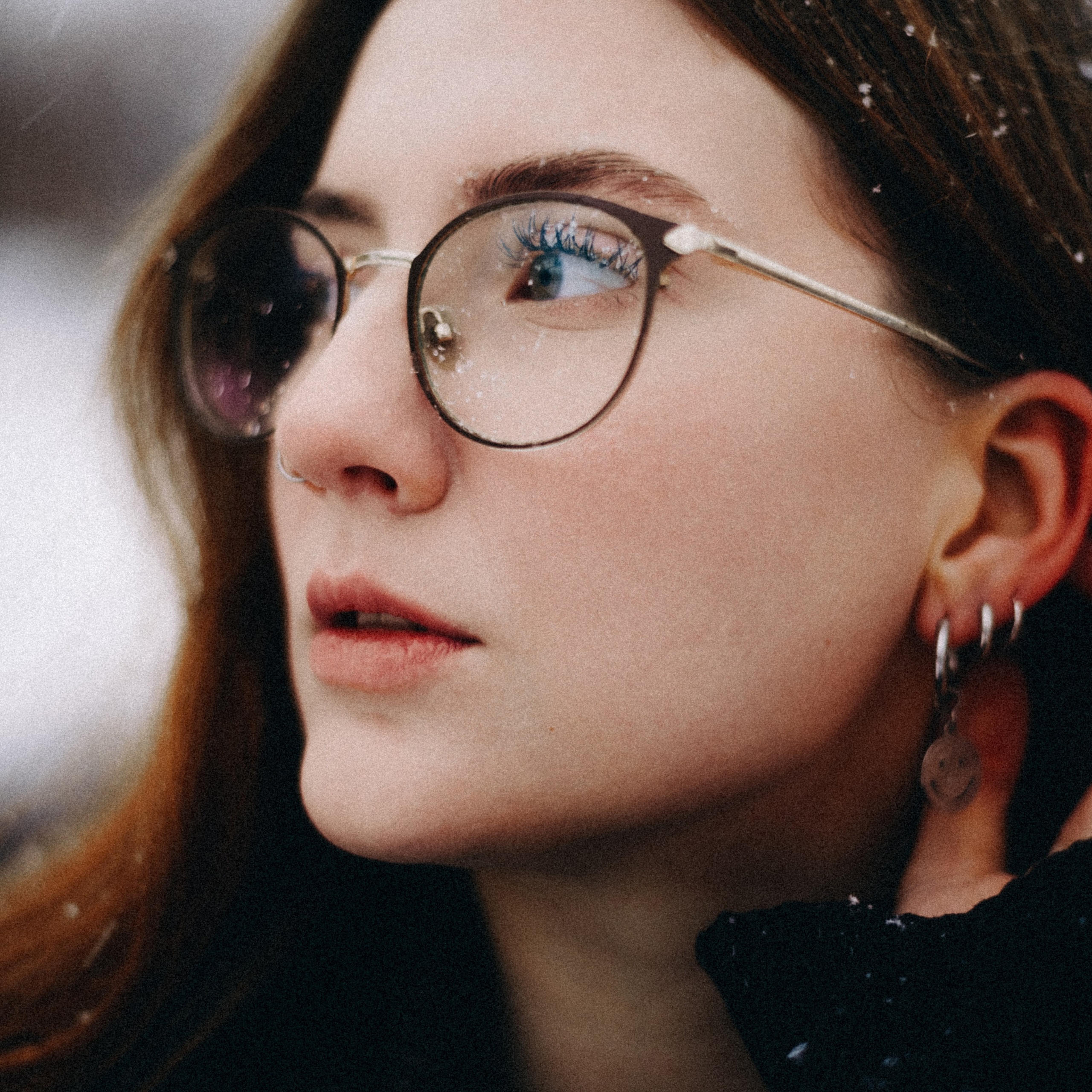 Женский портрет в&nbsp;снегопад