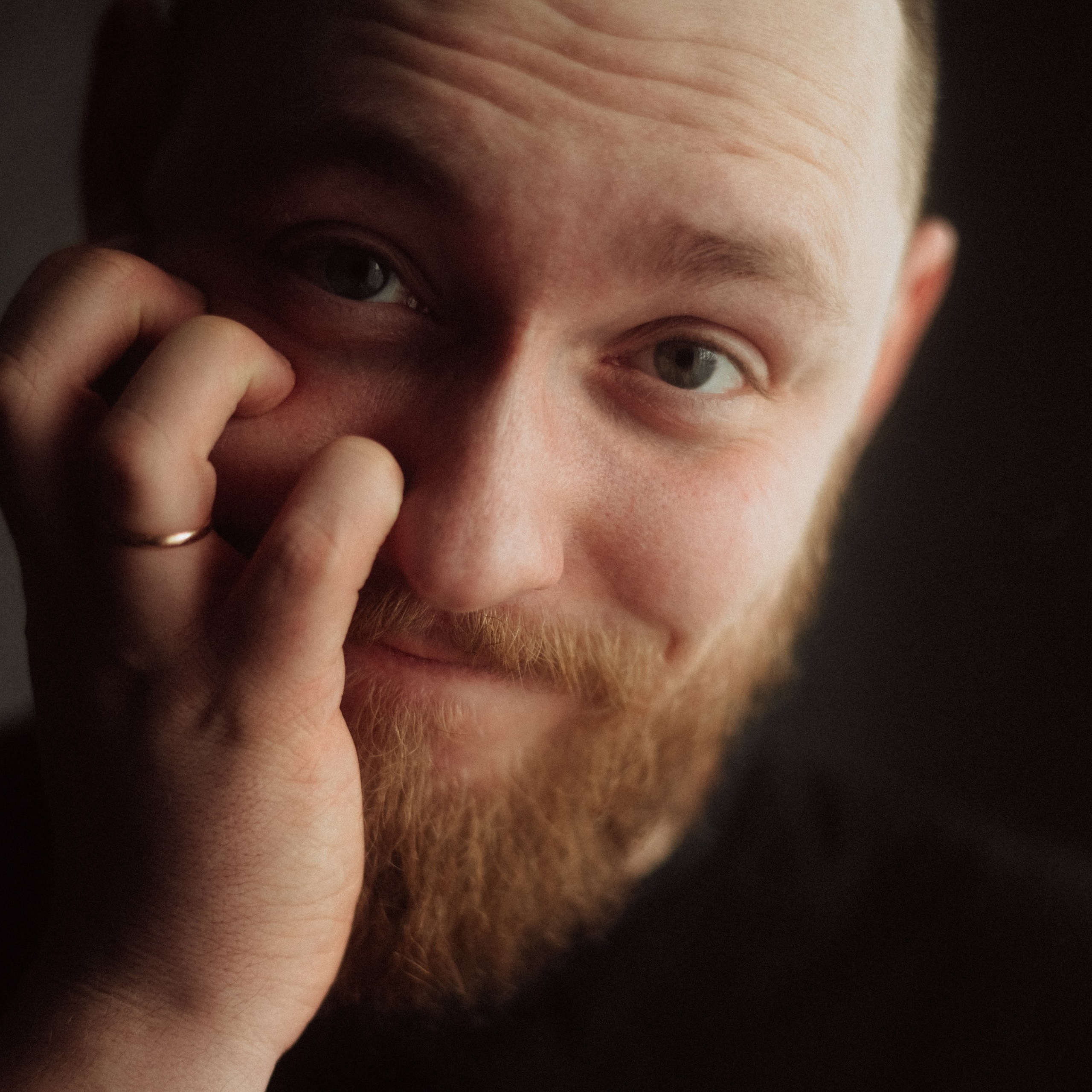 Портретная фотосессия в квартире, автопортрет