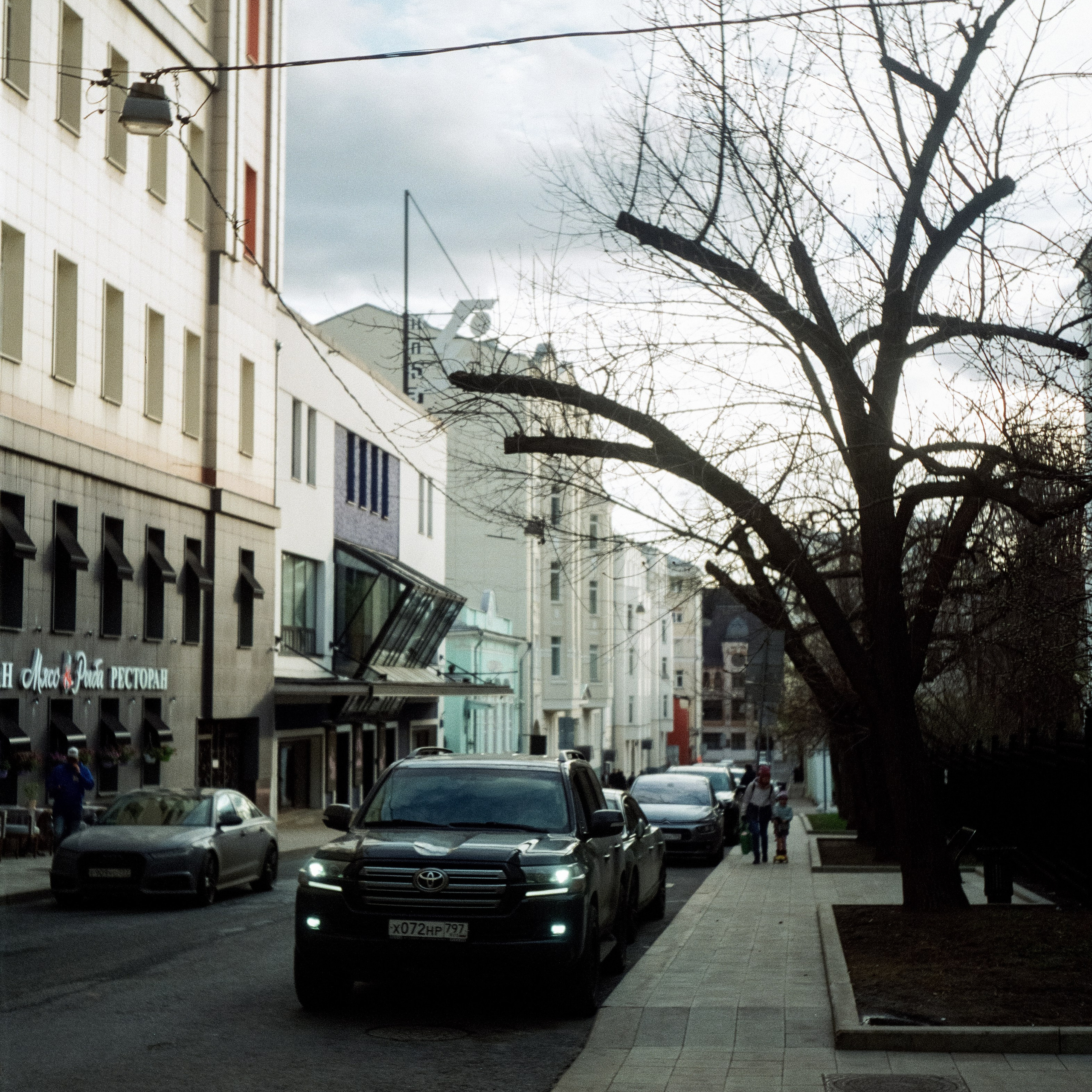 Благовещенский переулок, апрель 2024 года / Konica Pearl II