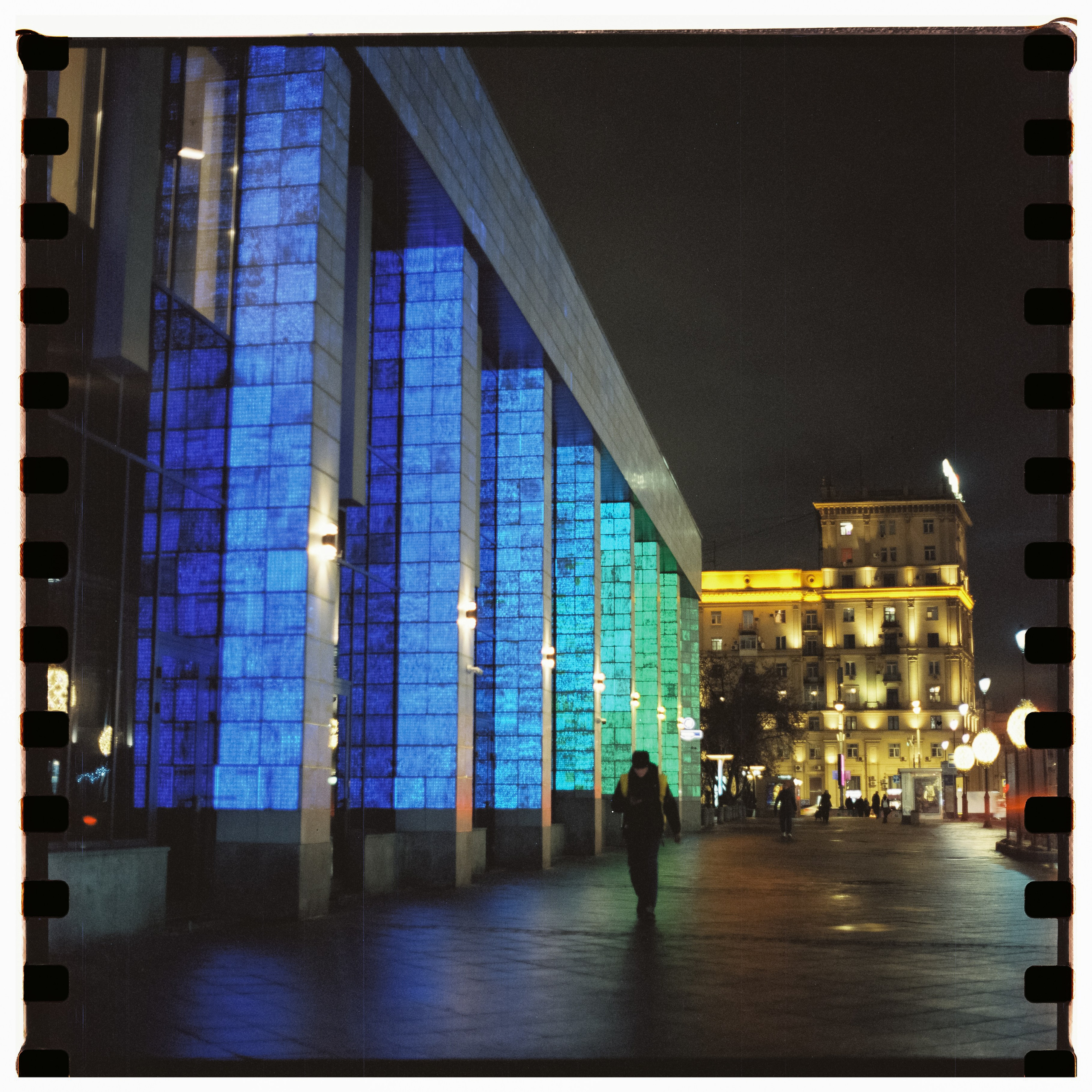 ул. Покровка в сторону кинотеатра Новороссийск / Kowa Six — Kowa 85 mm f/2.8 (black) / Perspekriva Vision 3 500T