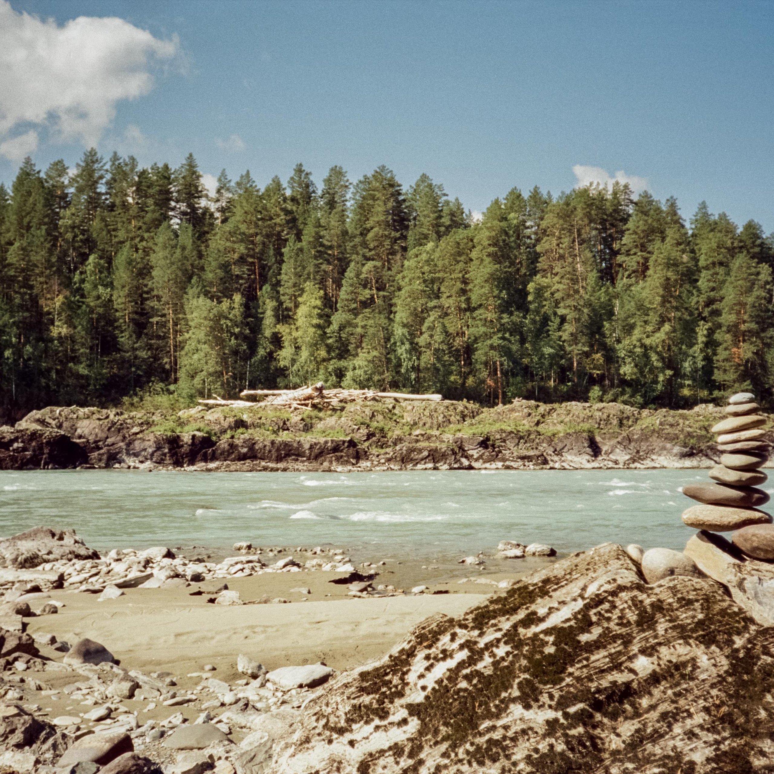 Базы отдыха на реке Катунь / Hitchcock (Kodak Vision 3 250D)