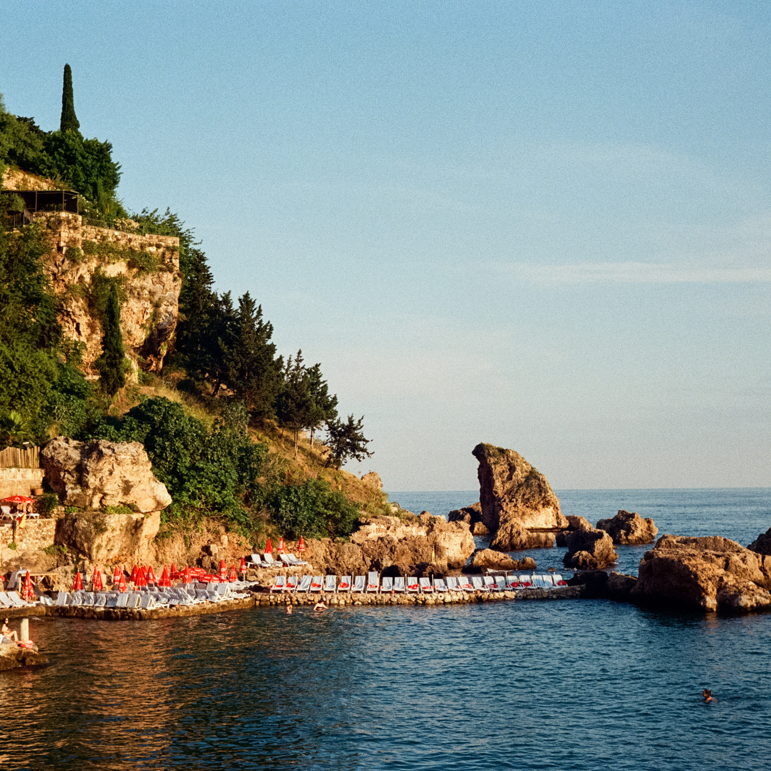 Анталья, Старый морской порт, 15 июня 2023 г / Yashica ISO 400