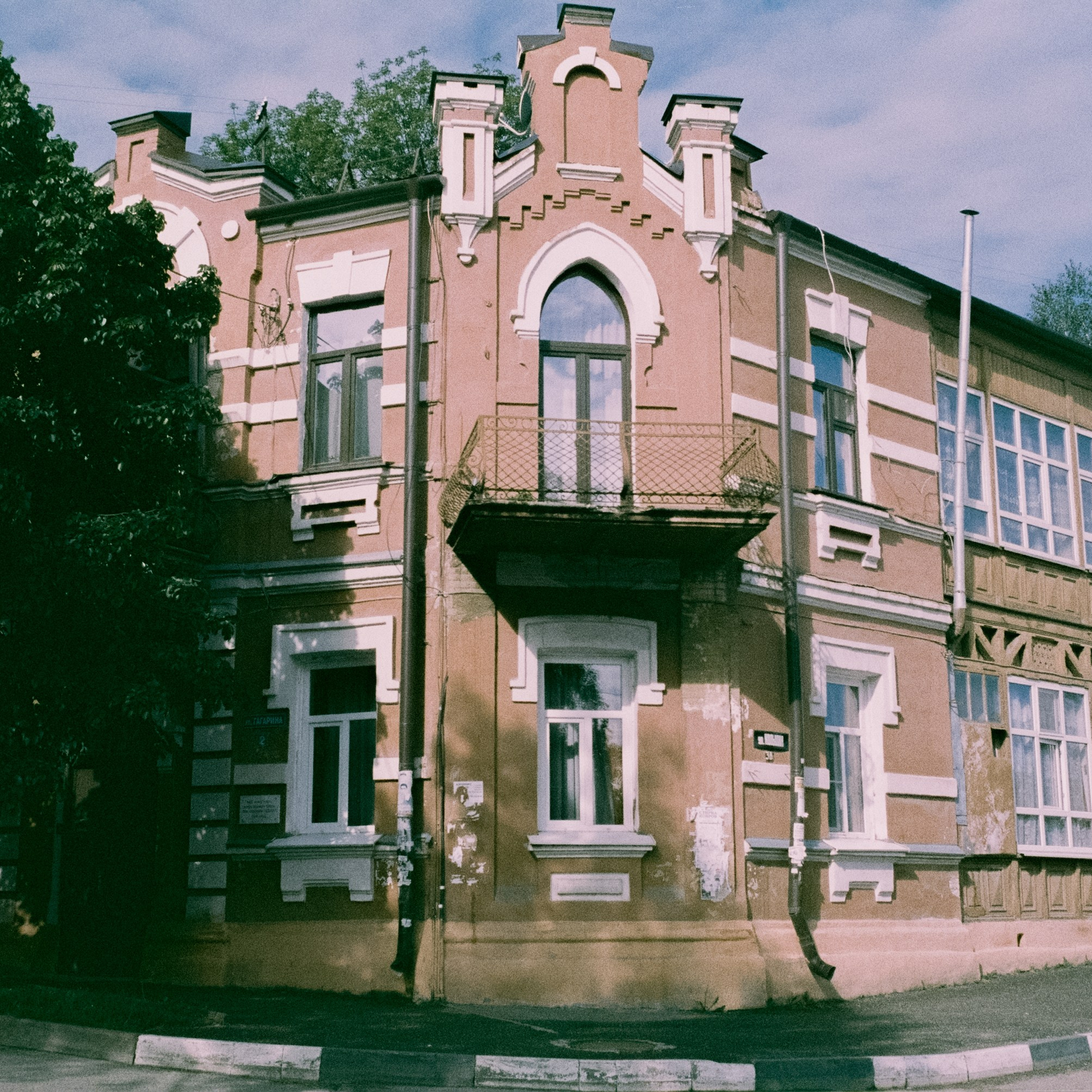 Кисловодск 11 мая / Fujicolor Superia 200 (просрочка) / Minox 35GT