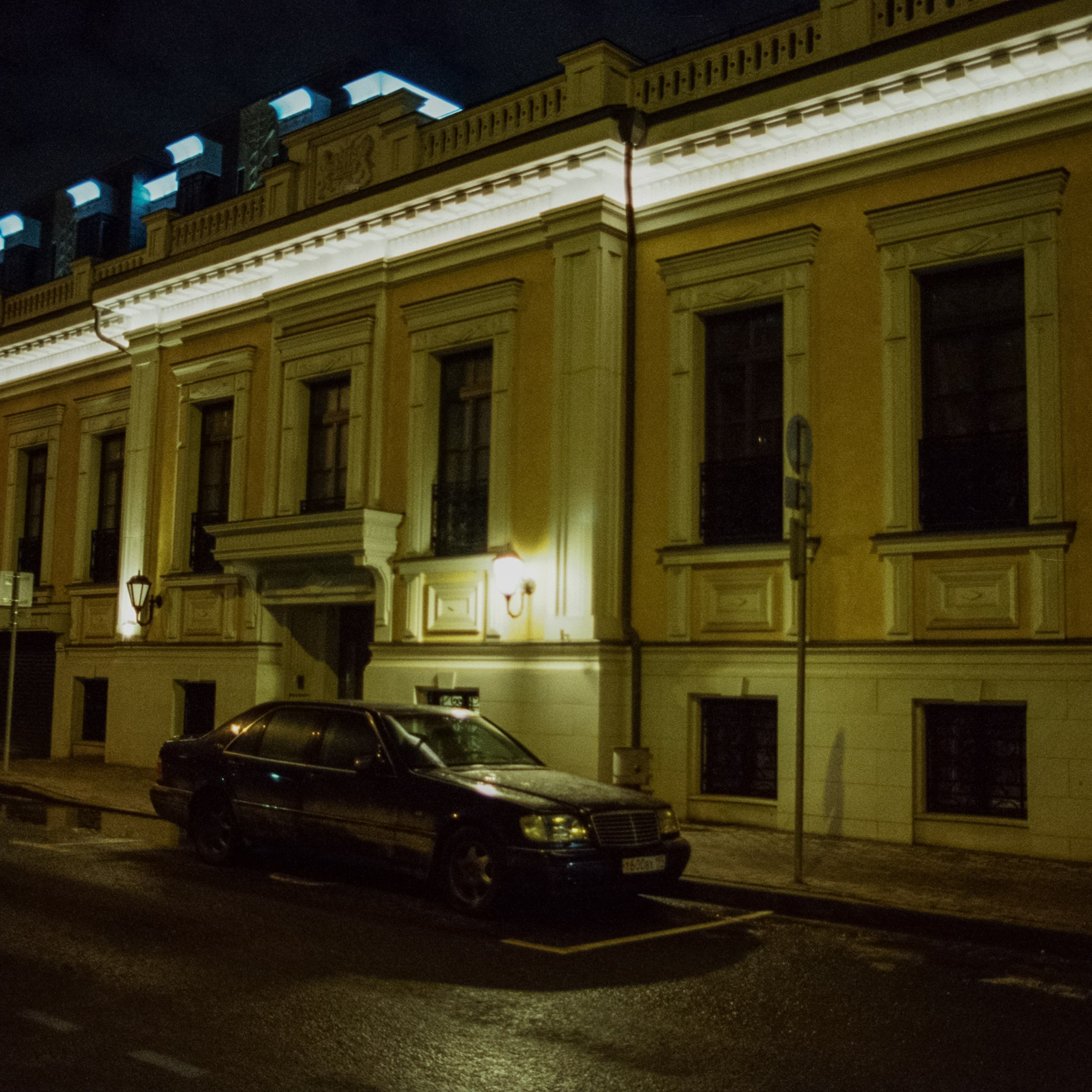 Спиридоновска, Малая Никитская, Гранатный пер. / Minolta XD silver — 28 mm f2.0 / SFL 500T