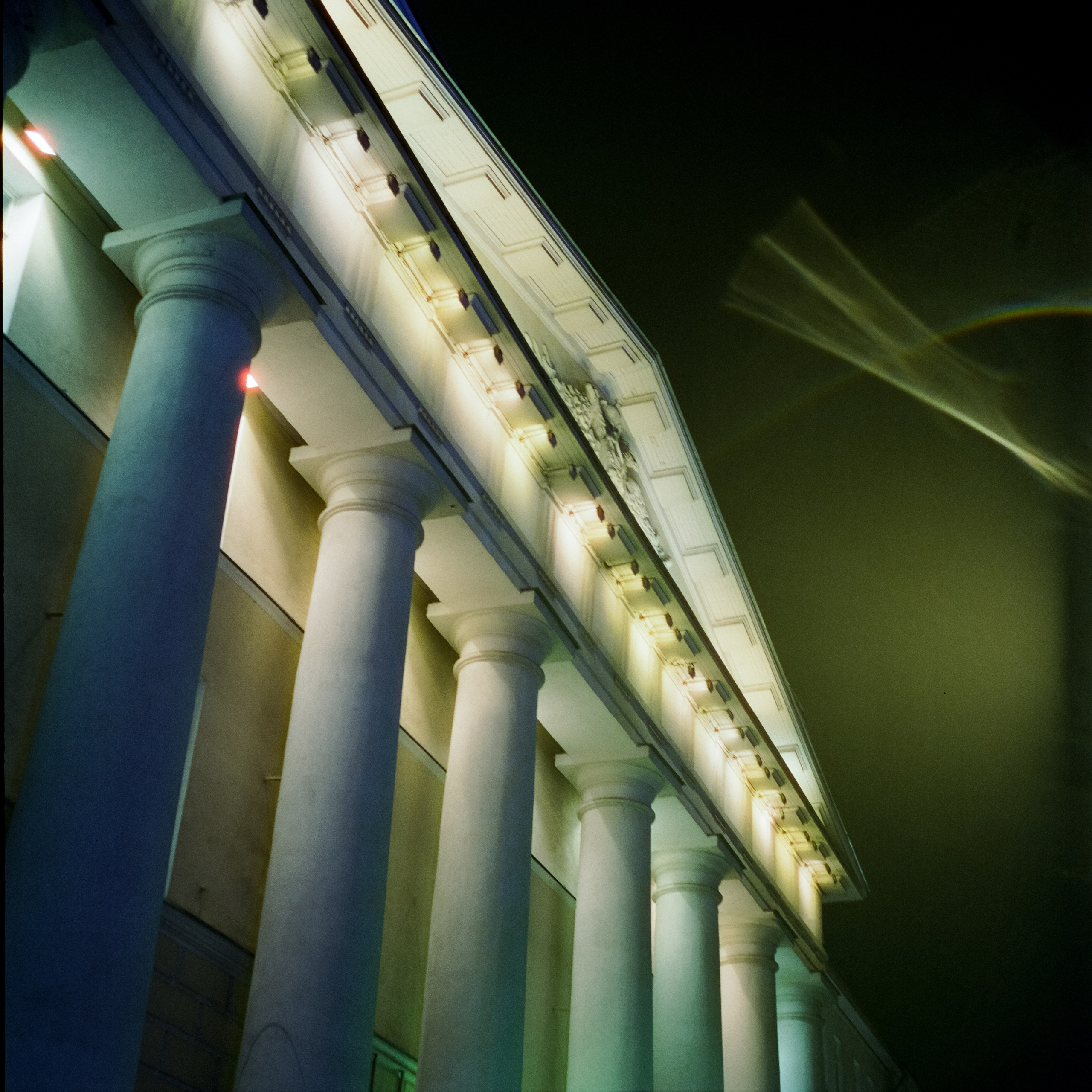 Чистопрудный бульвар / Cinestill 800T / Koniflex