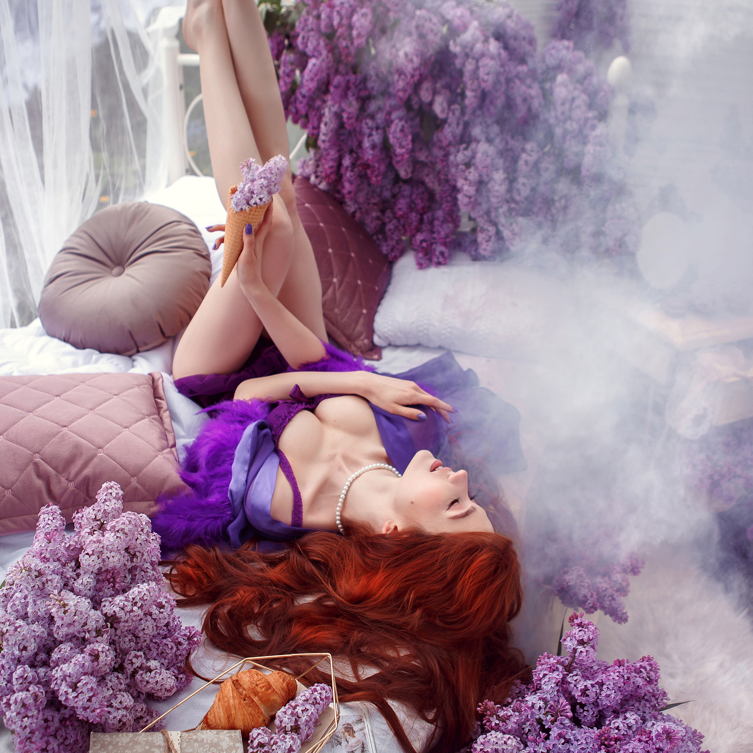 Кровать с сиренью