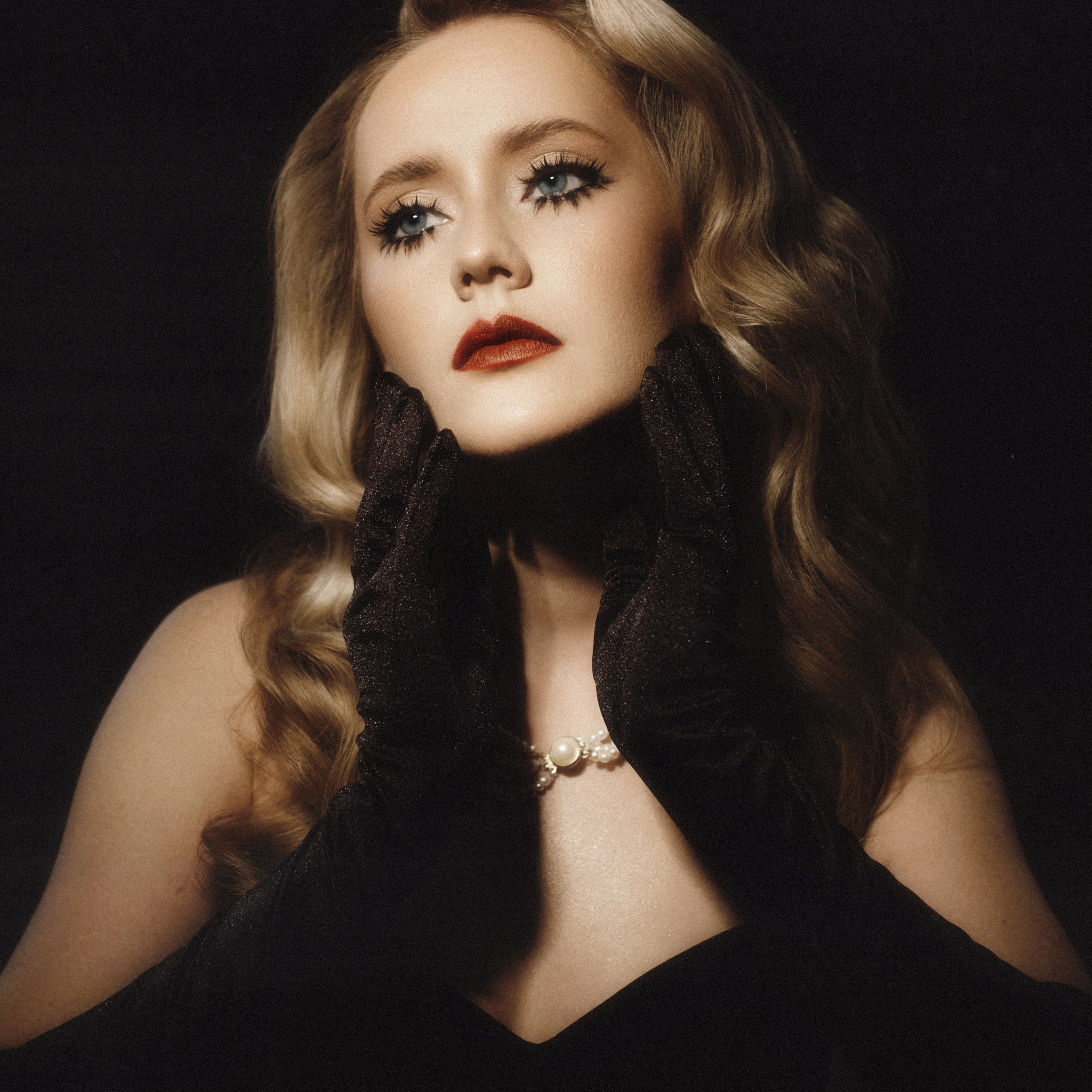 Элли на маковом поле