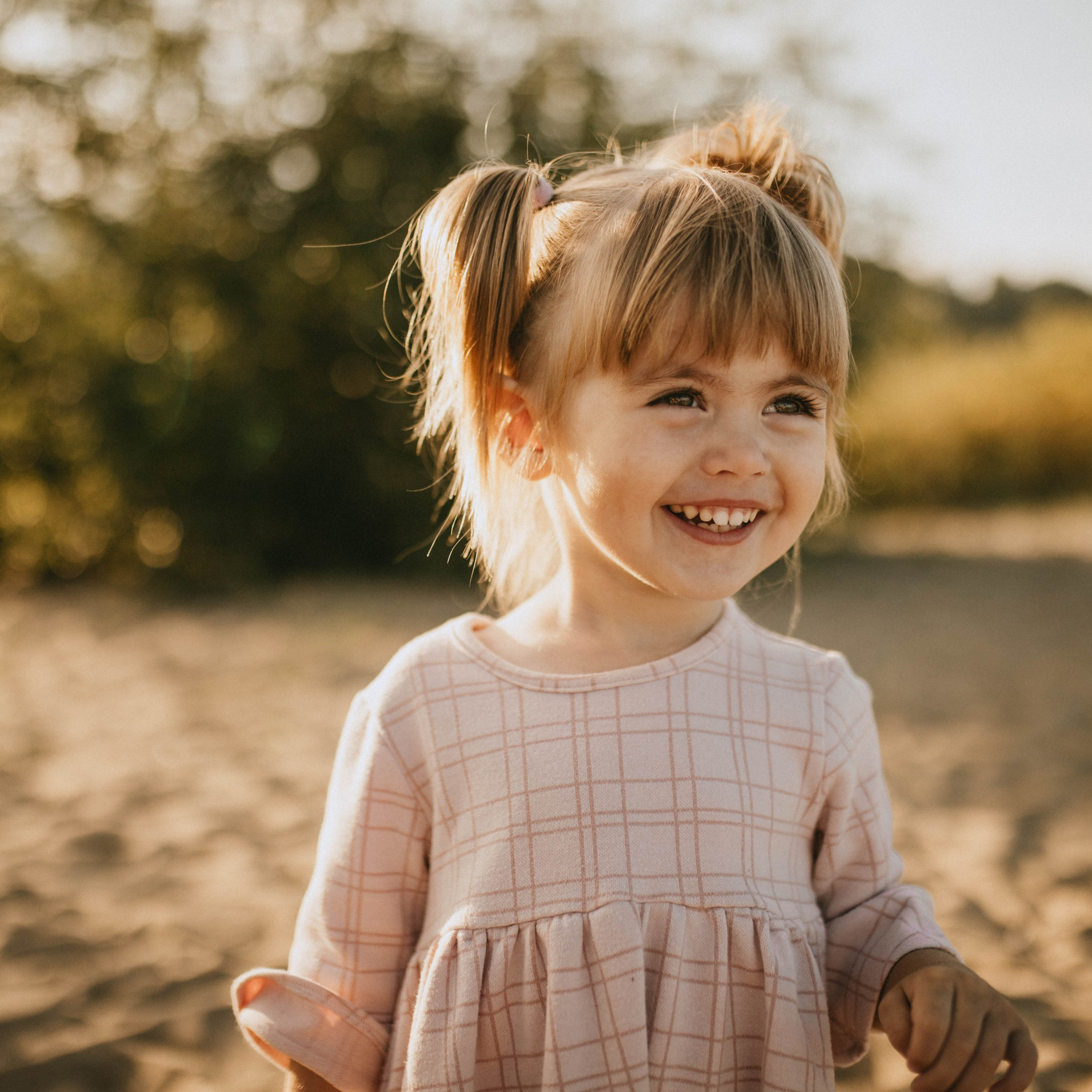 Летняя прогулка мамы и дочки