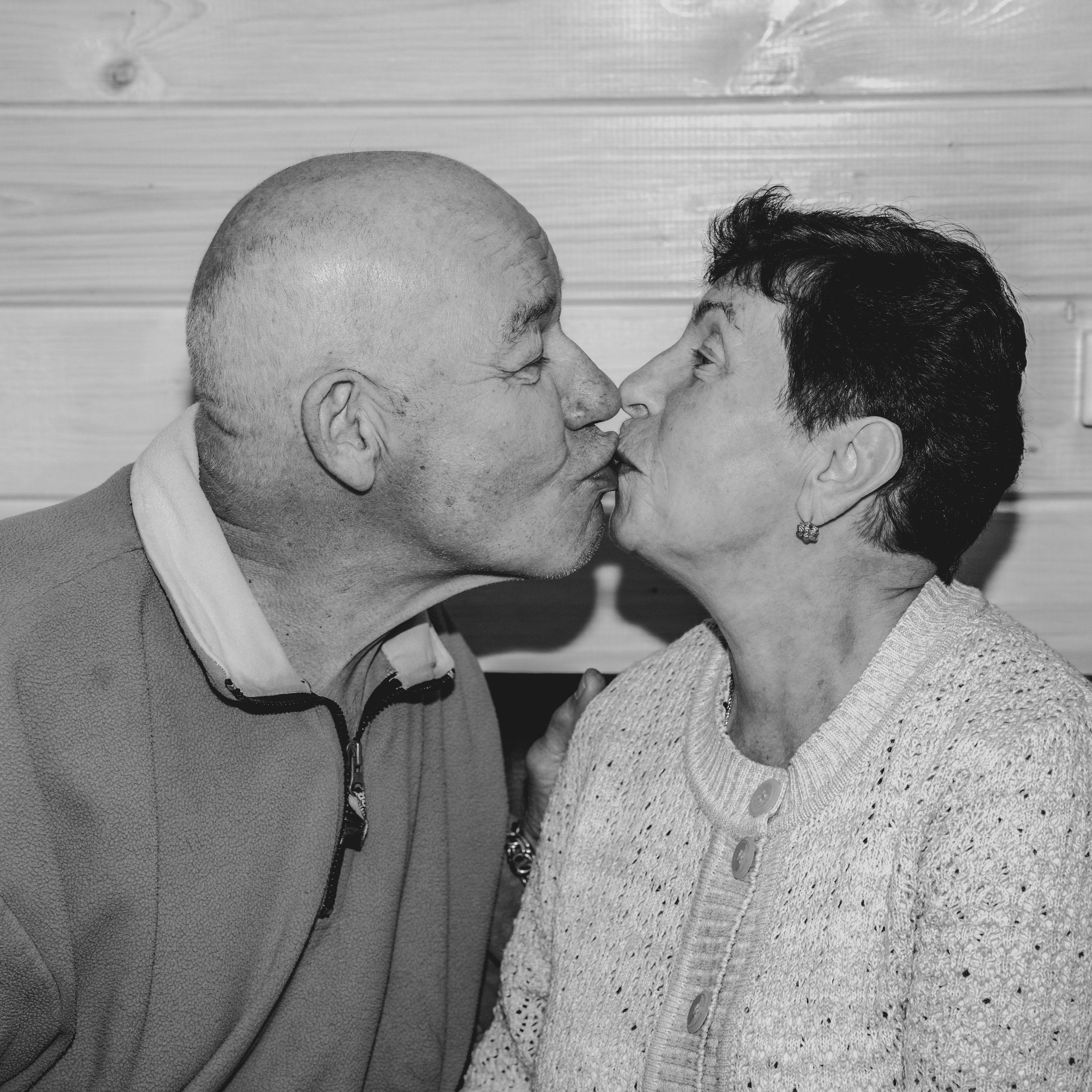 С внучкой. Любимые бабушка и деда