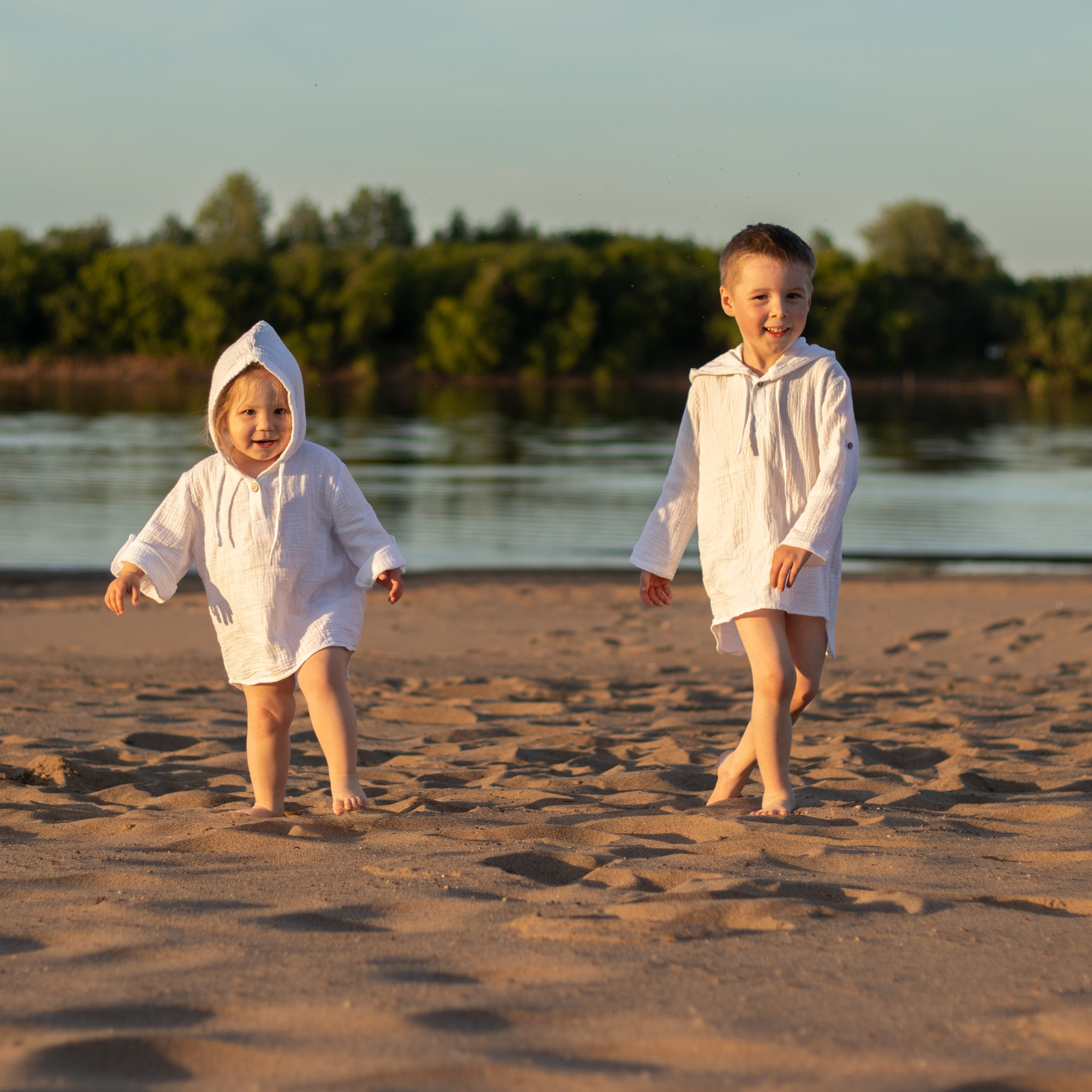 Закат море/река солнце пляж.Киров