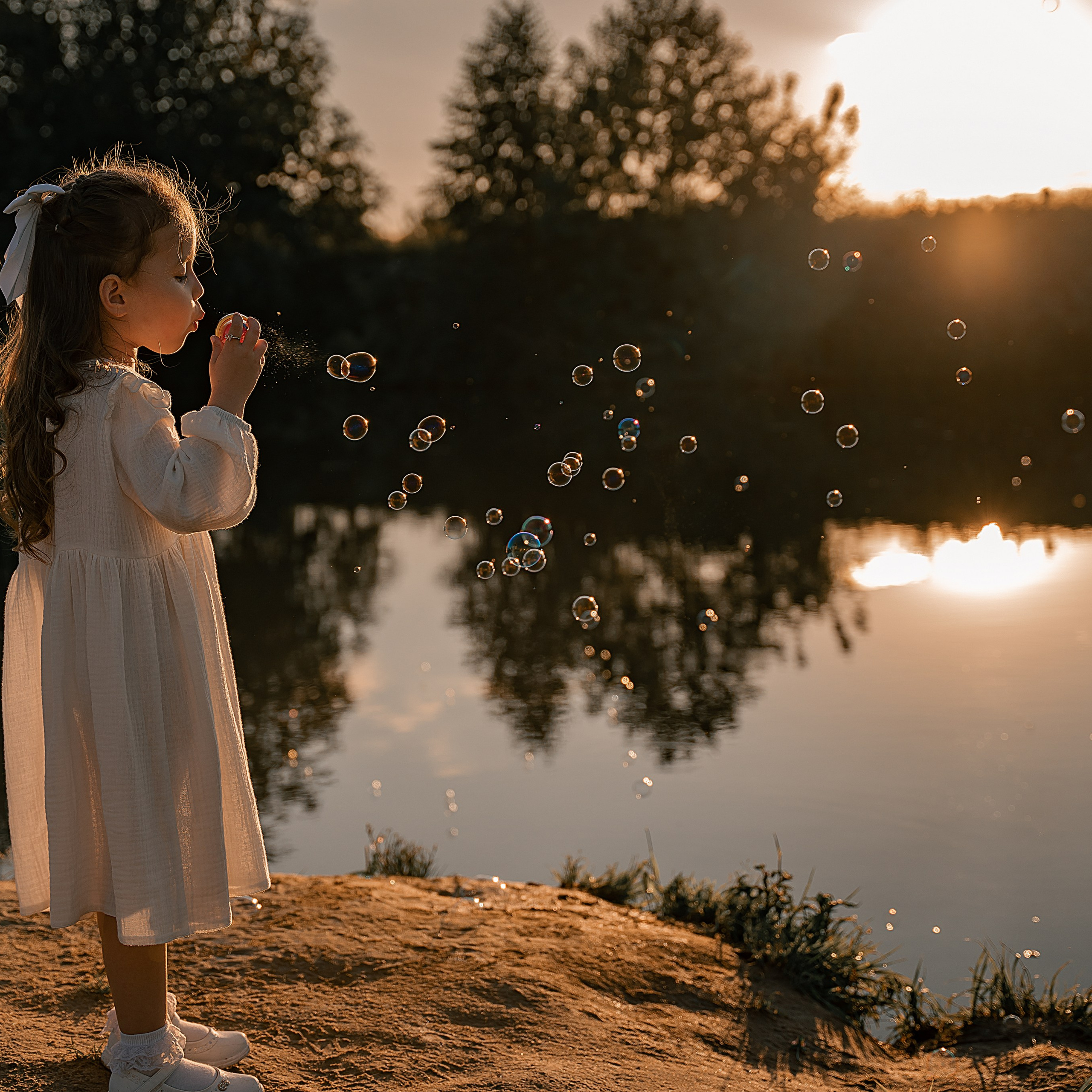 Семья закат улыбки смех