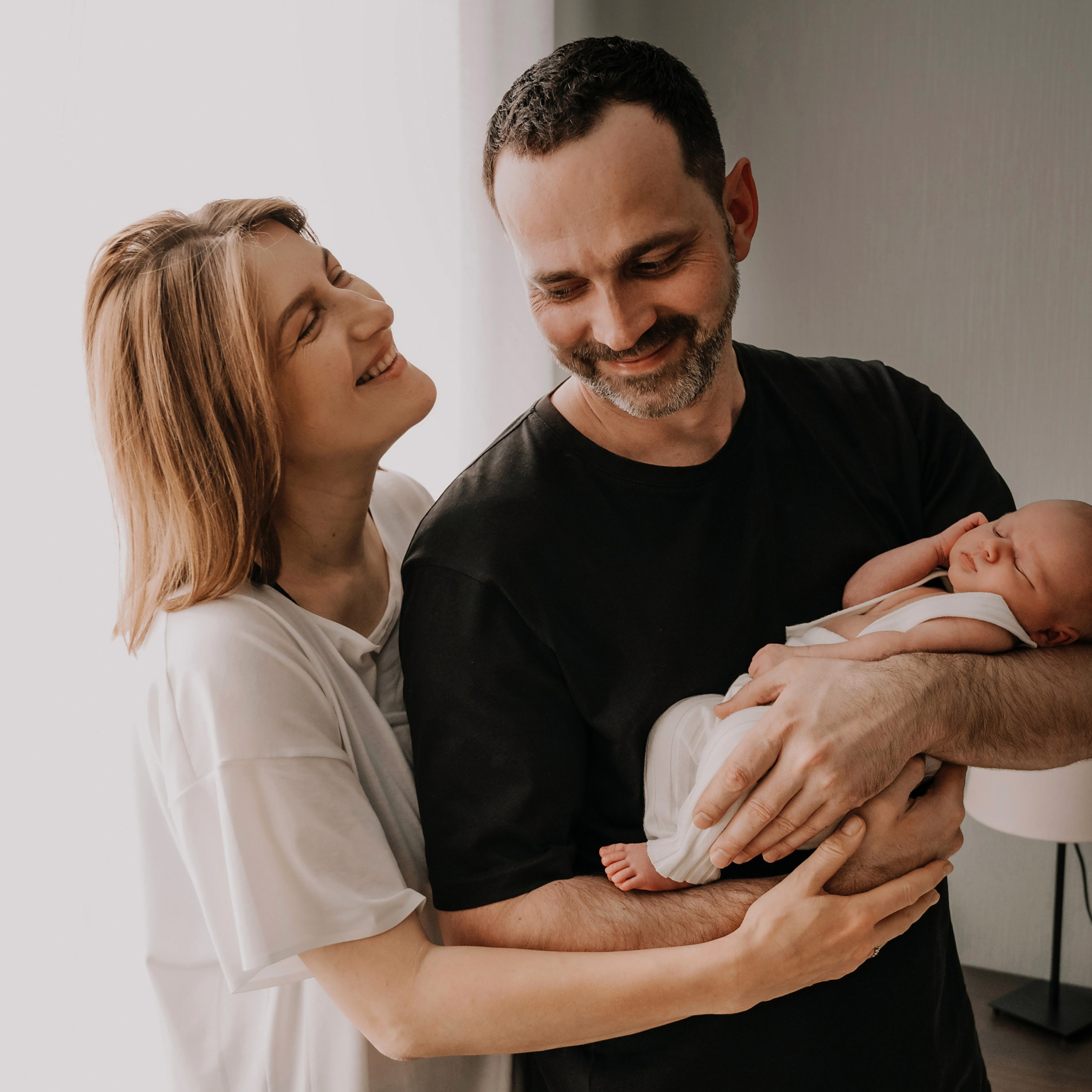 Семейные кадры с новорожденными. Фотограф новорожденных малышей в Санкт-Петербурге