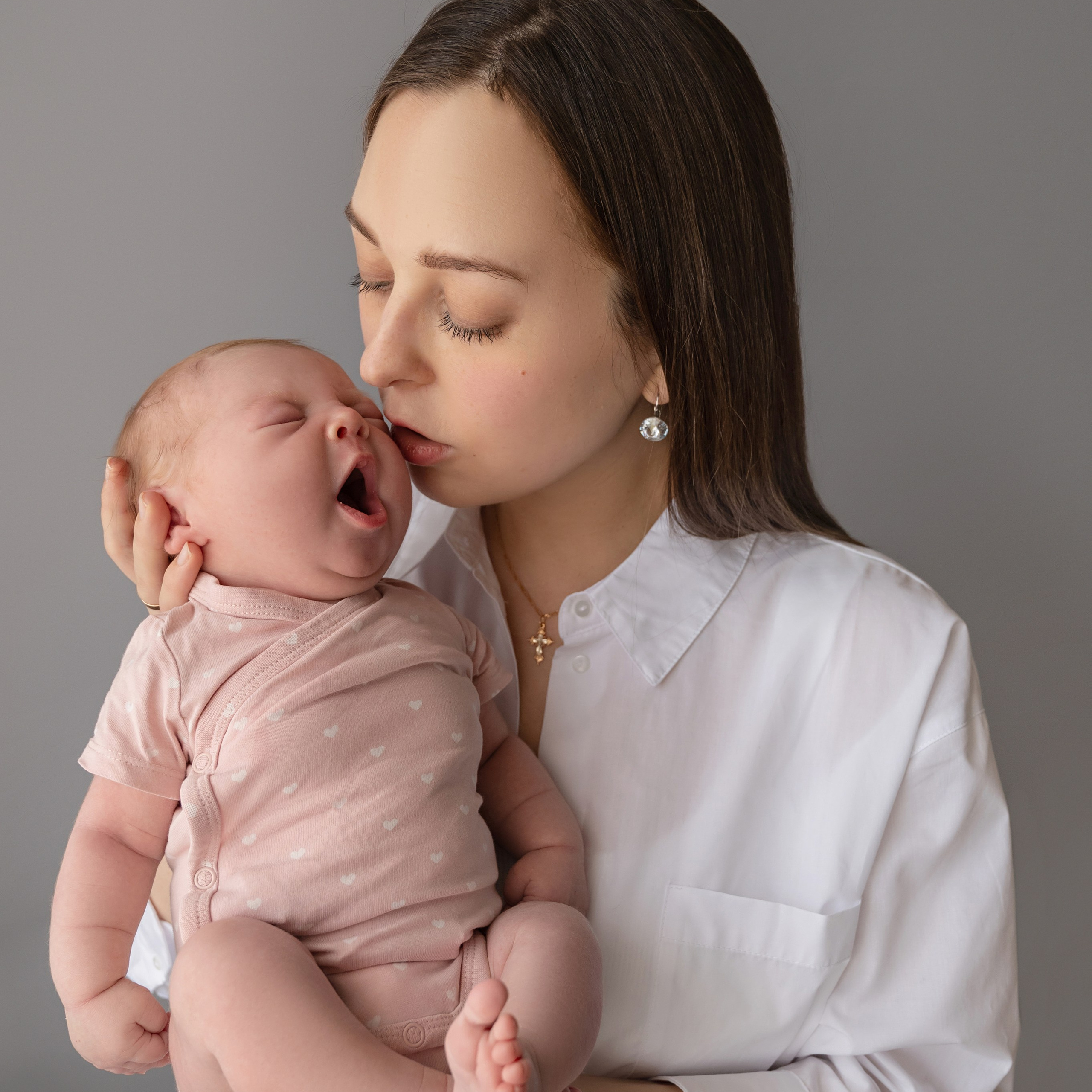 Семейные кадры с новорожденными. Фотограф новорожденных малышей в Санкт-Петербурге