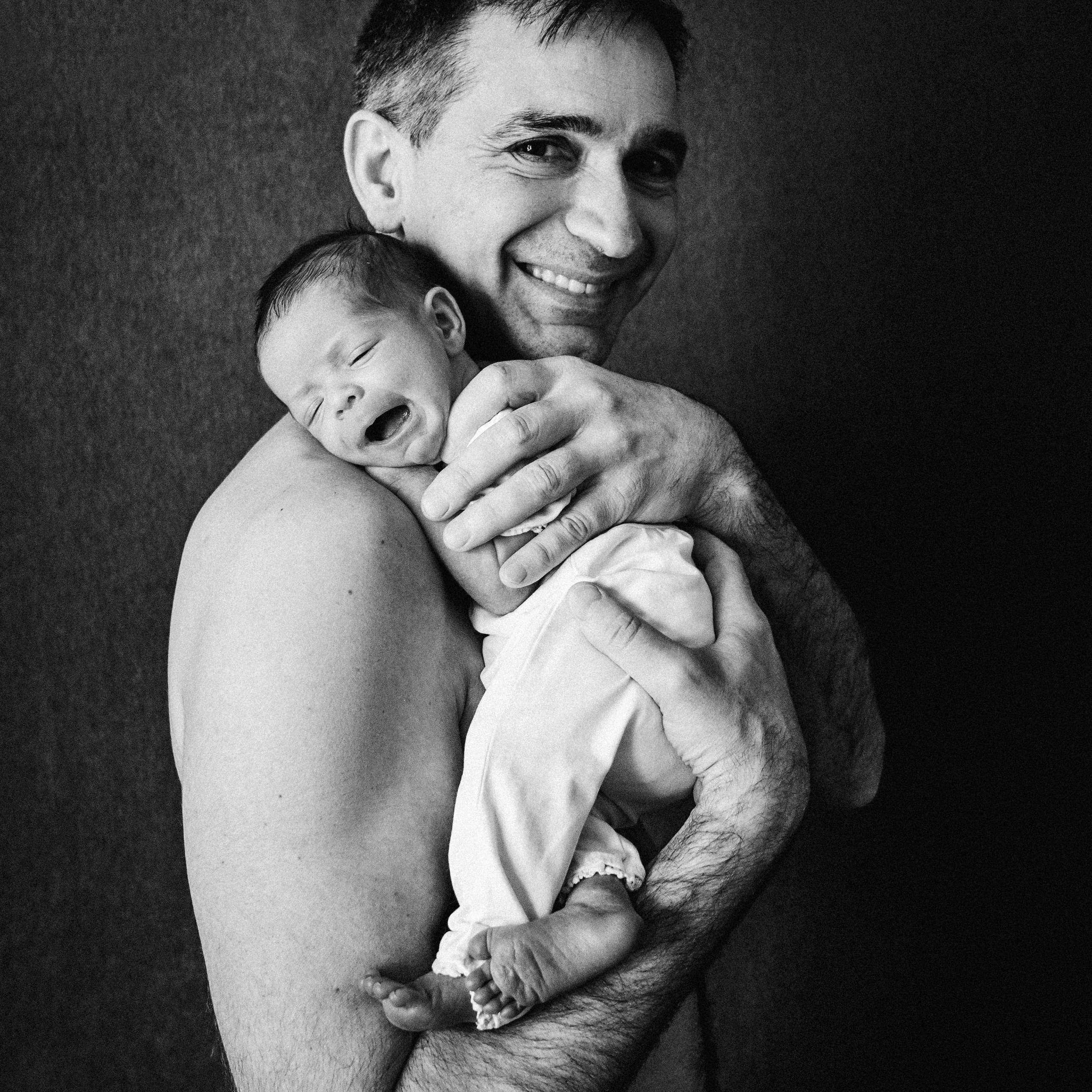 Семейные кадры с новорожденными. Фотограф новорожденных малышей в Санкт-Петербурге