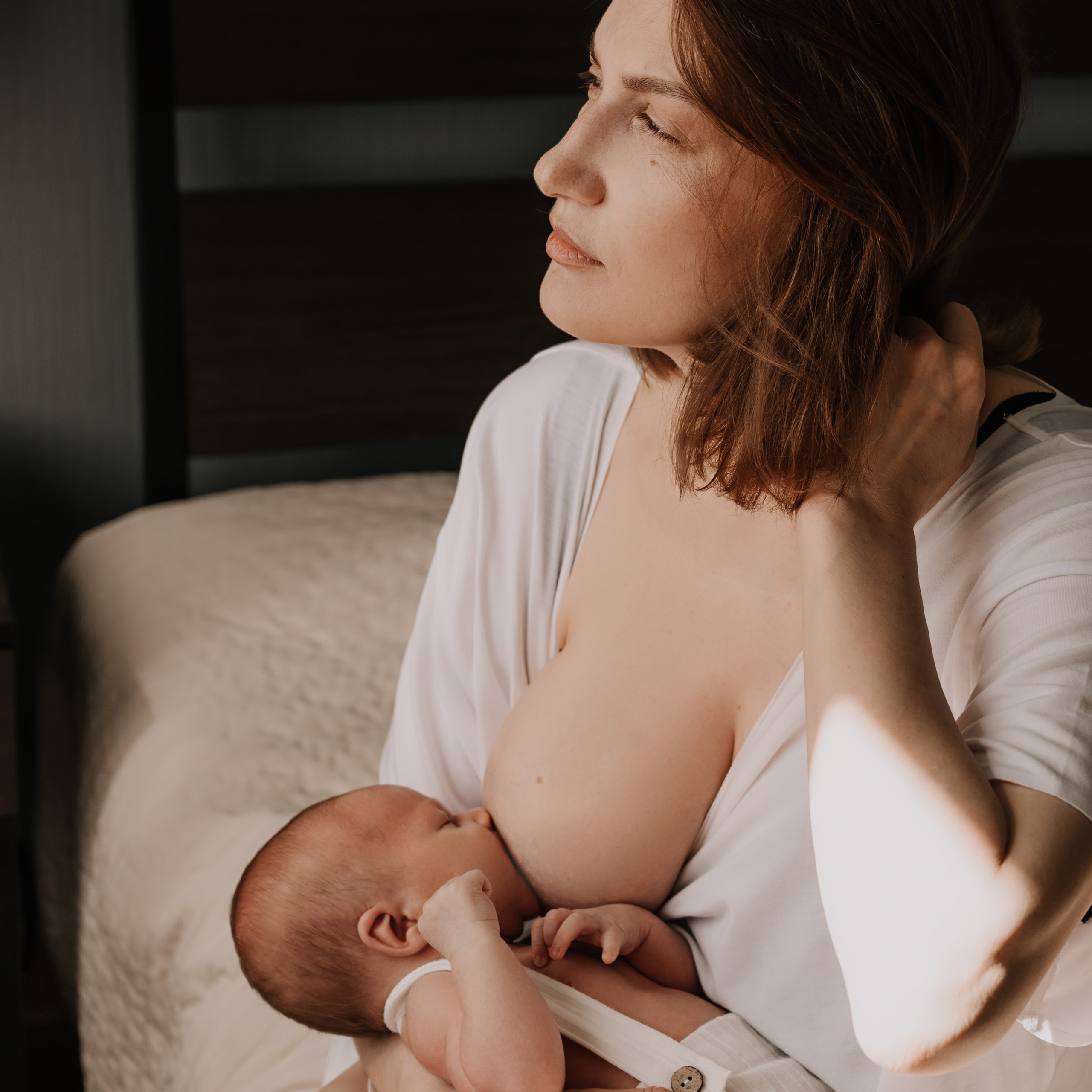 Семейные кадры с новорожденными. Фотограф новорожденных малышей в Санкт-Петербурге