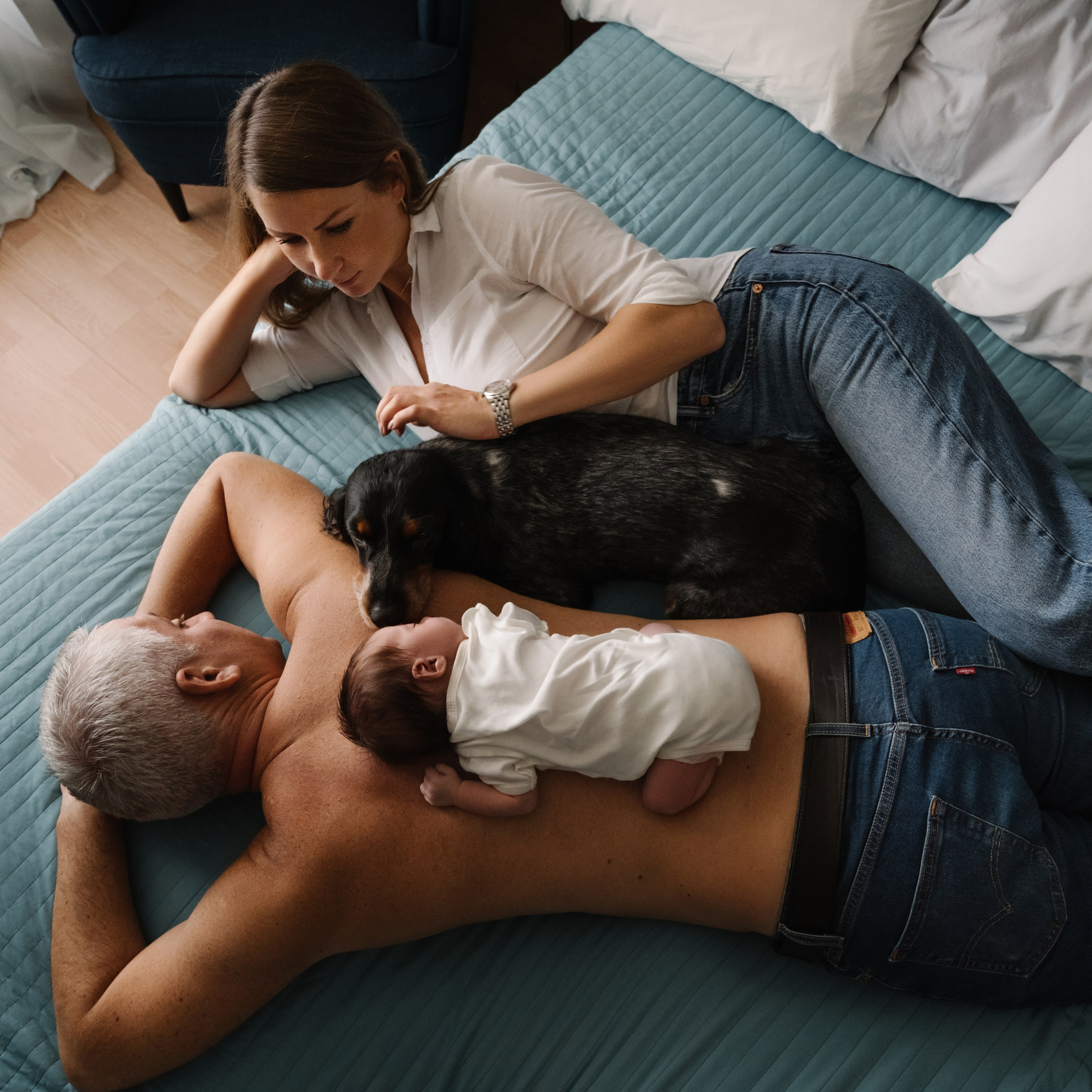 Лайфстайл позирование. Фотограф новорожденных малышей в Санкт-Петербурге