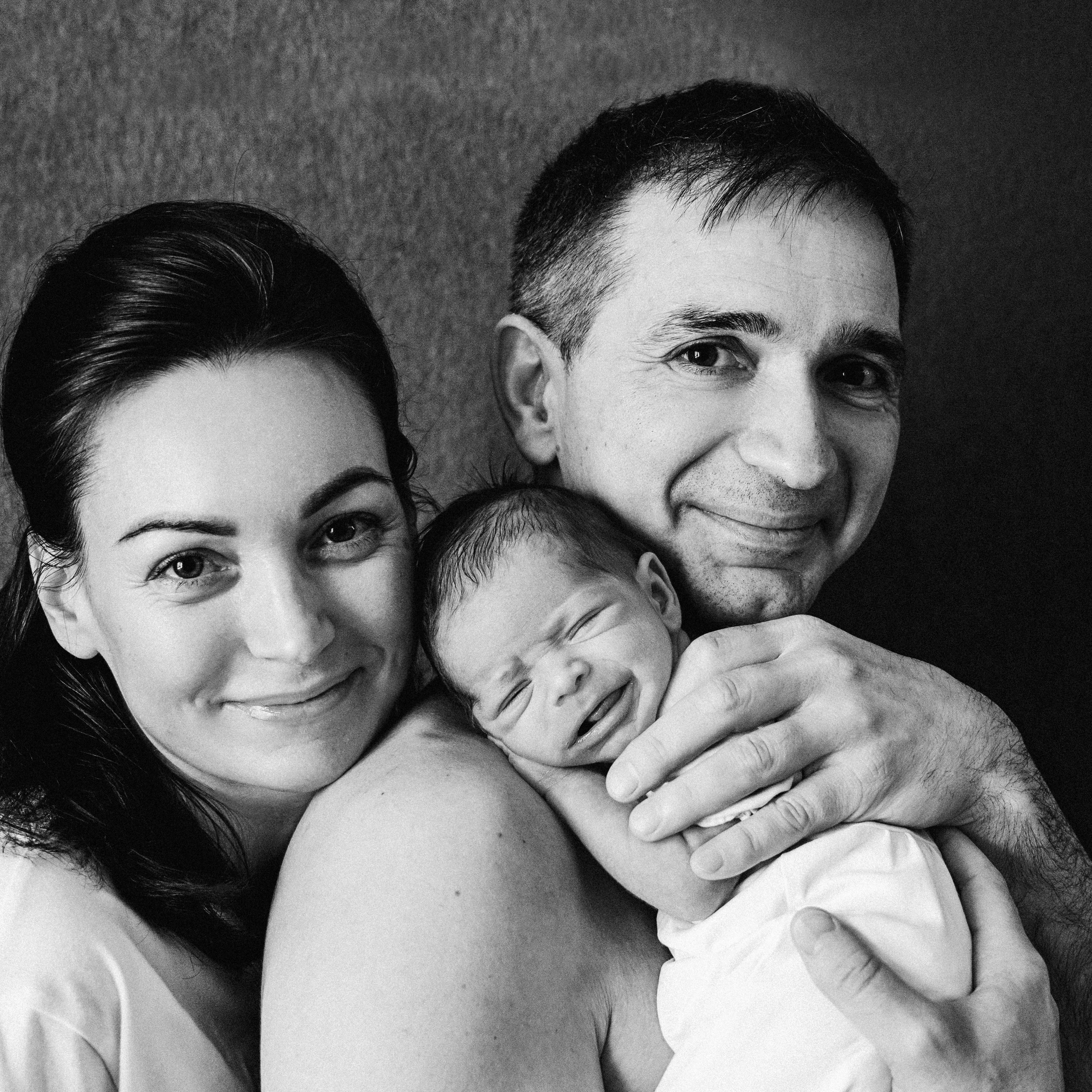 Семейные кадры с новорожденными. Фотограф новорожденных малышей в Санкт-Петербурге