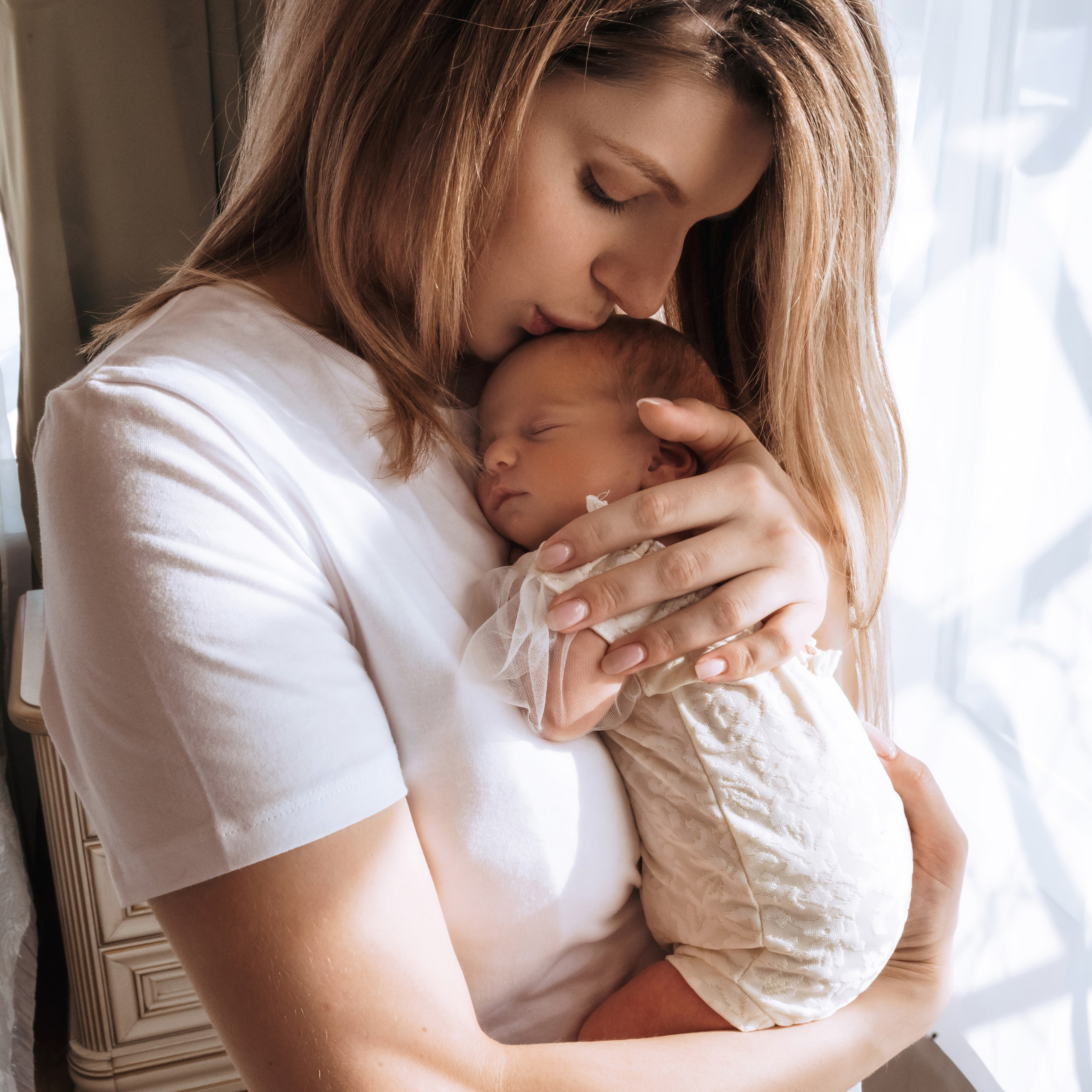 Семейные кадры с новорожденными. Фотограф новорожденных малышей в Санкт-Петербурге