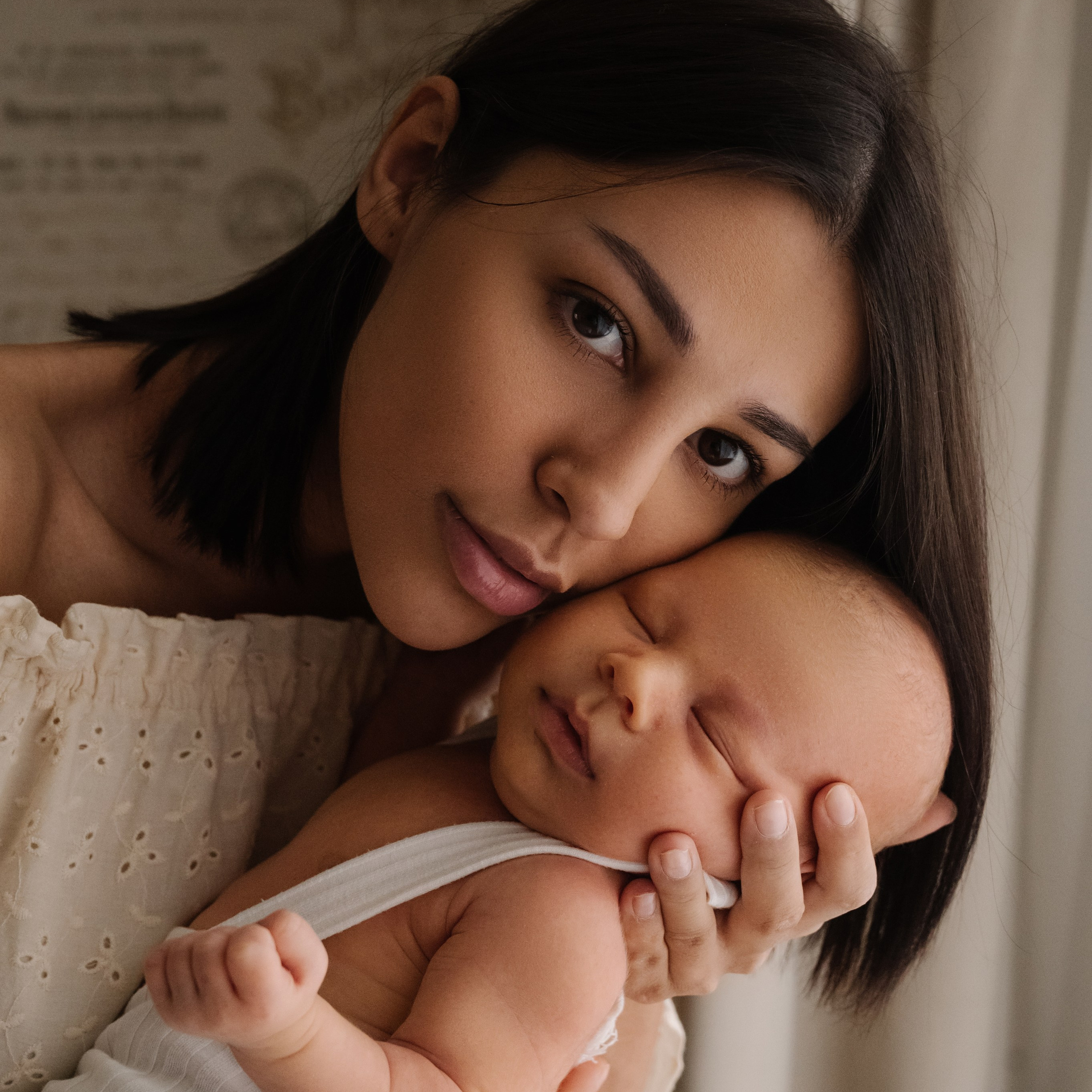 Семейные кадры с новорожденными. Фотограф новорожденных малышей в Санкт-Петербурге