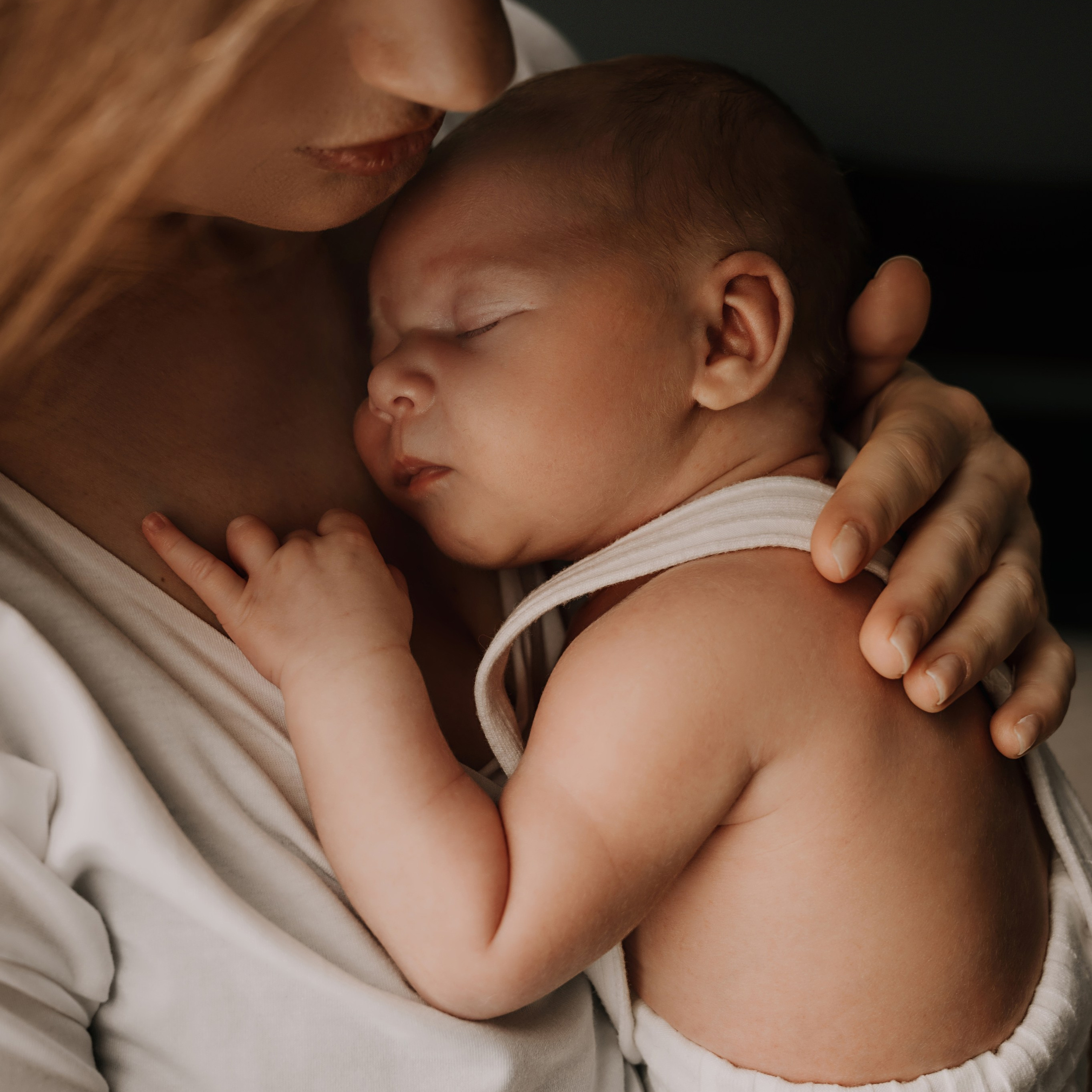 Семейные кадры с новорожденными. Фотограф новорожденных малышей в Санкт-Петербурге