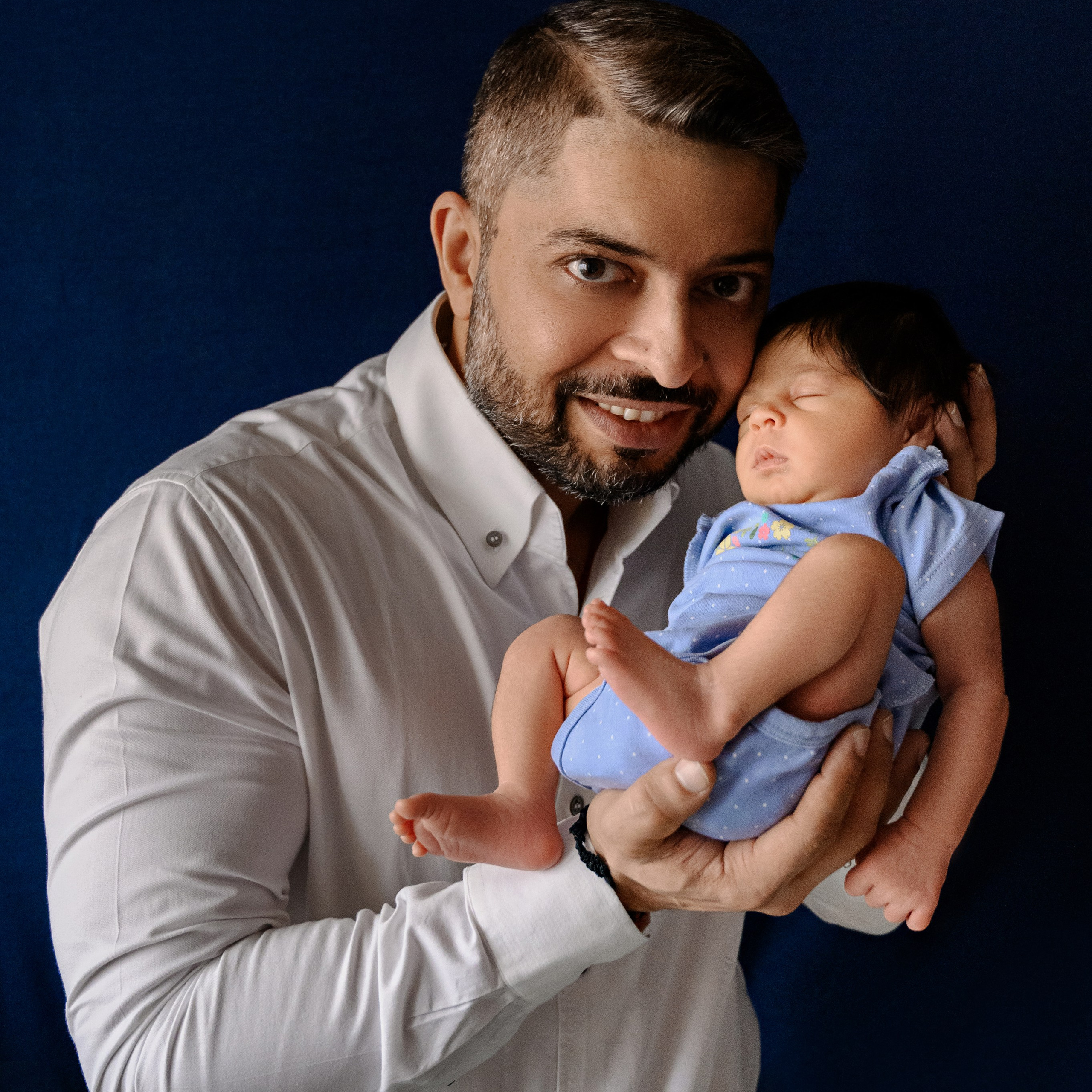 Семейные кадры с новорожденными. Фотограф новорожденных малышей в Санкт-Петербурге